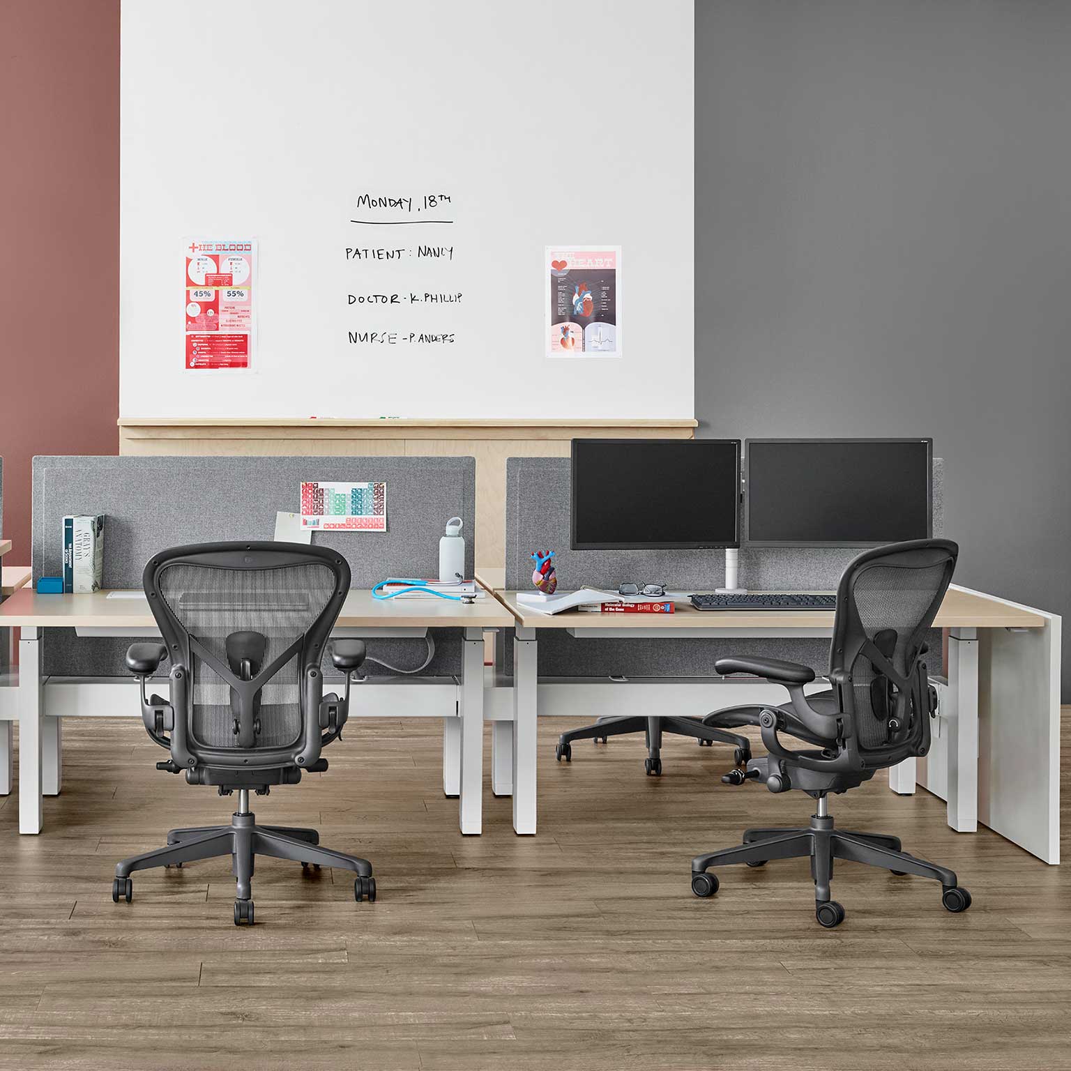 Herman Miller（ハーマン ミラー）アーロンチェア グラファイト サイズ