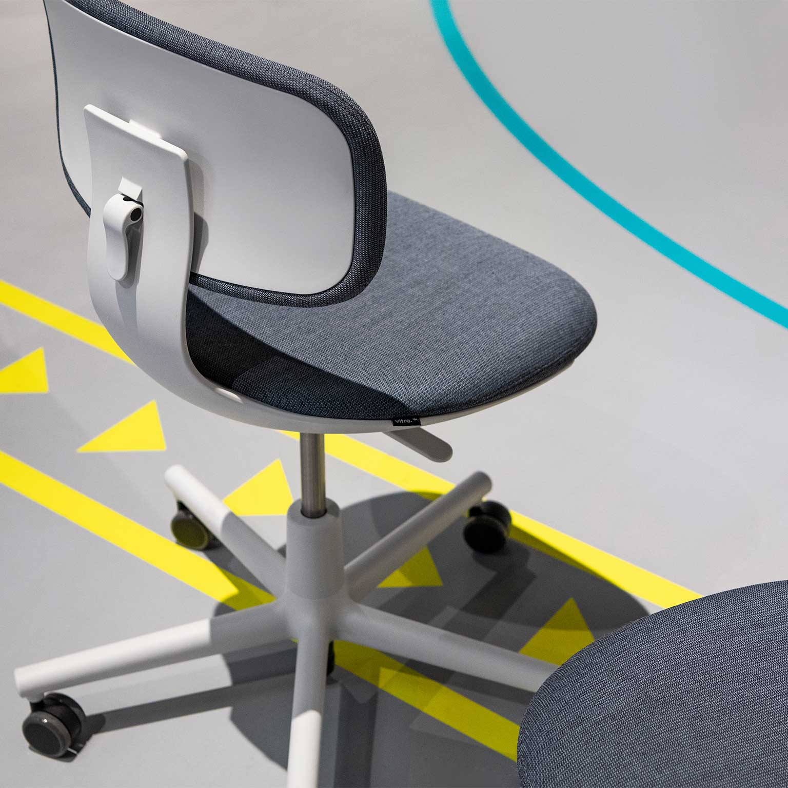 Vitra（ヴィトラ）Rookie ワークチェア | LIVING MOTIF｜家具