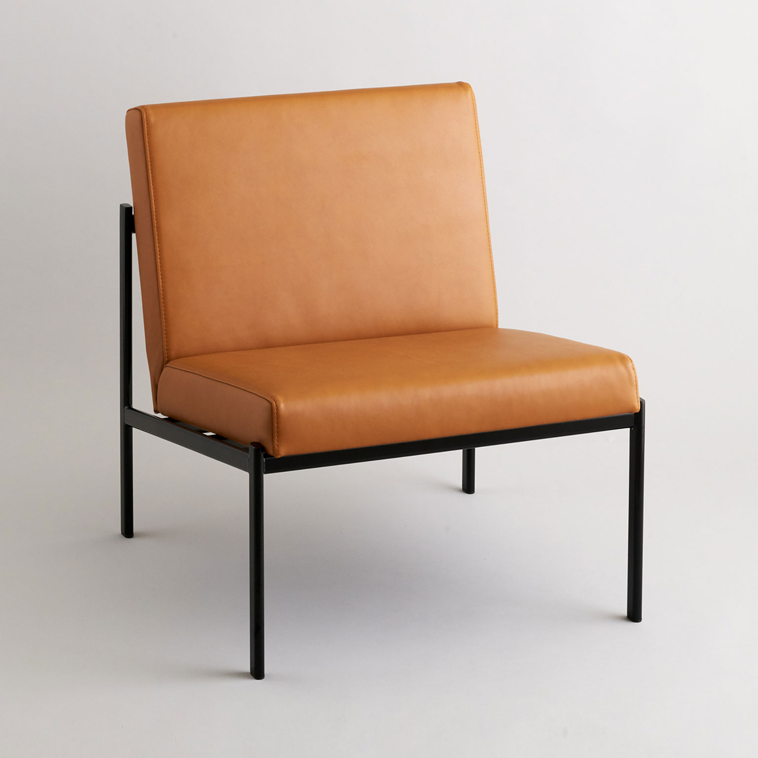 artek（アルテック）KIKI ラウンジチェア | LIVING MOTIF｜家具