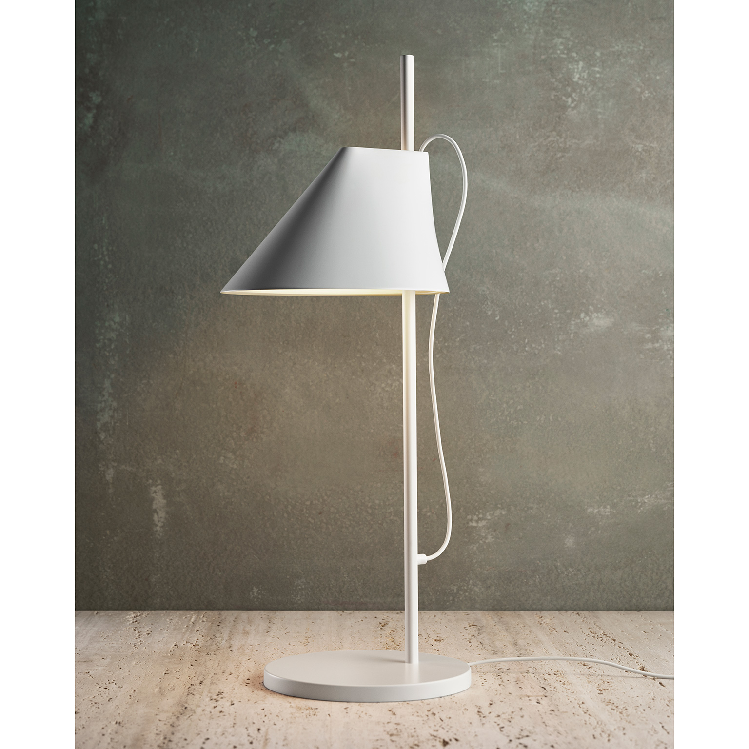 Louis Poulsen（ルイスポールセン）Yuh テーブル | LIVING MOTIF｜家具