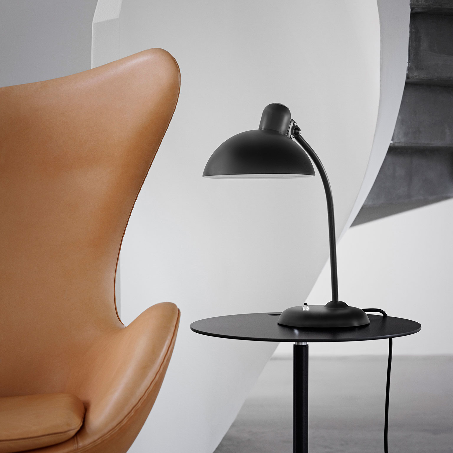 KAISER idell テーブルライト マットブラック [取寄せ商品] | LIVING