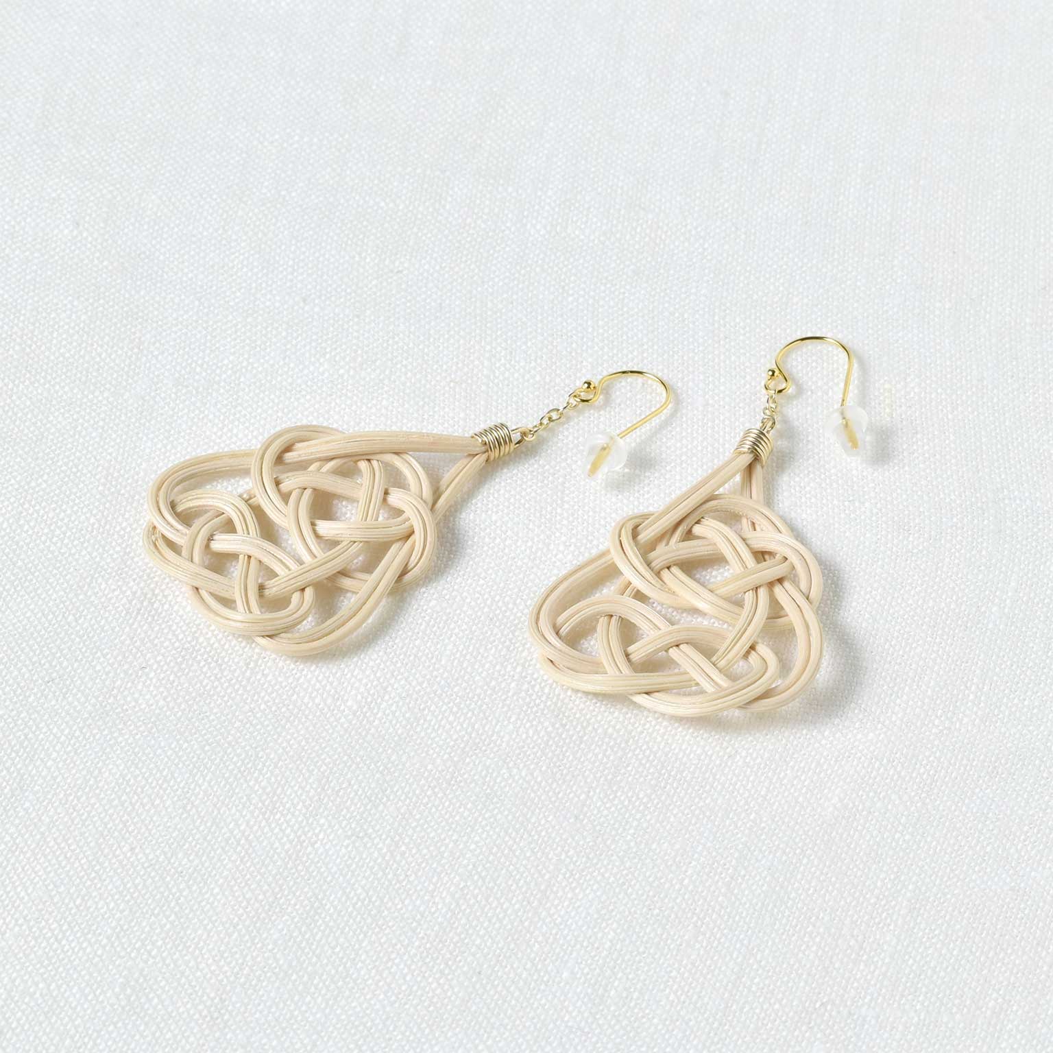 SIRI SIRI（シリシリ）ピアス ARABESQUE 1 | LIVING MOTIF｜家具
