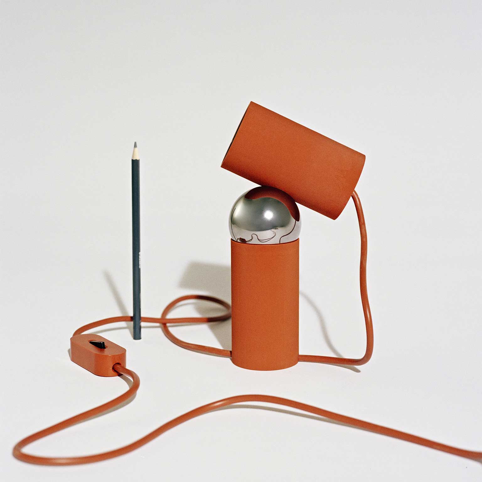 FLOS（フロス）Bilboquet テーブルランプ Tomato | LIVING MOTIF｜家具