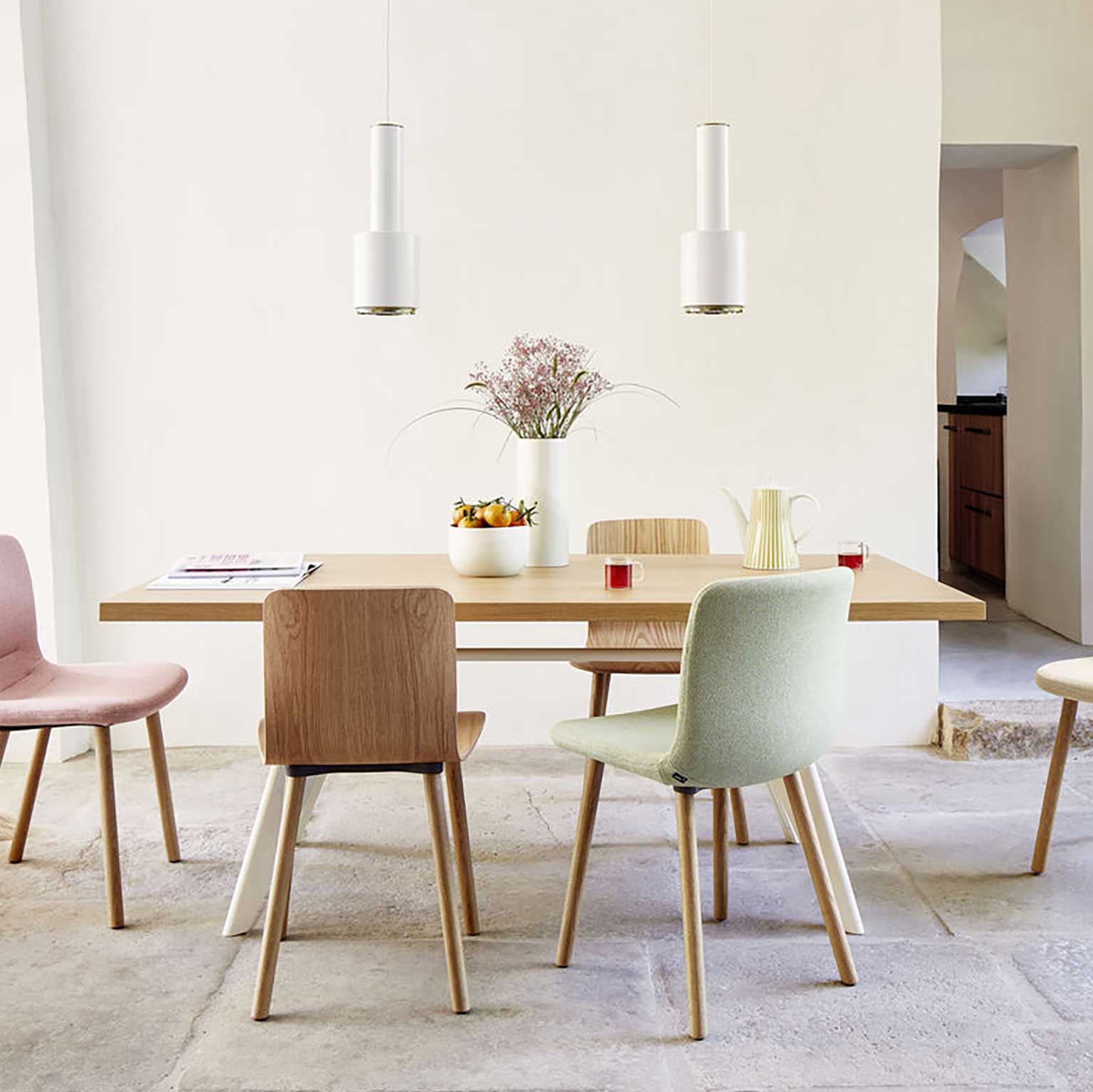 Vitra（ヴィトラ）EM ターブル ナチュラルオーク ソリッド / ブラン