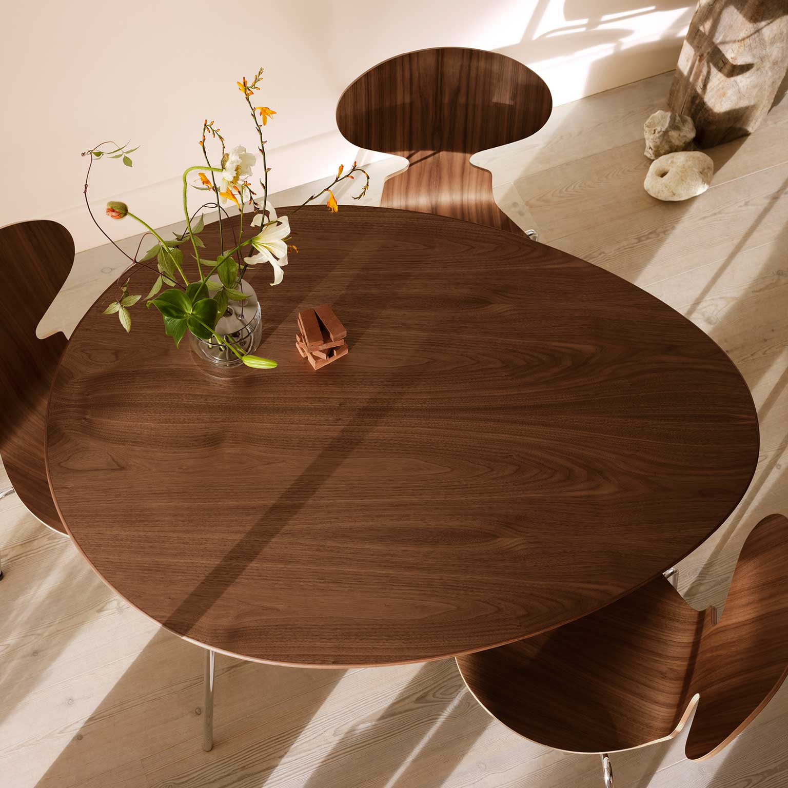 FRITZ HANSEN（フリッツ・ハンセン）EGG テーブル ウォールナット