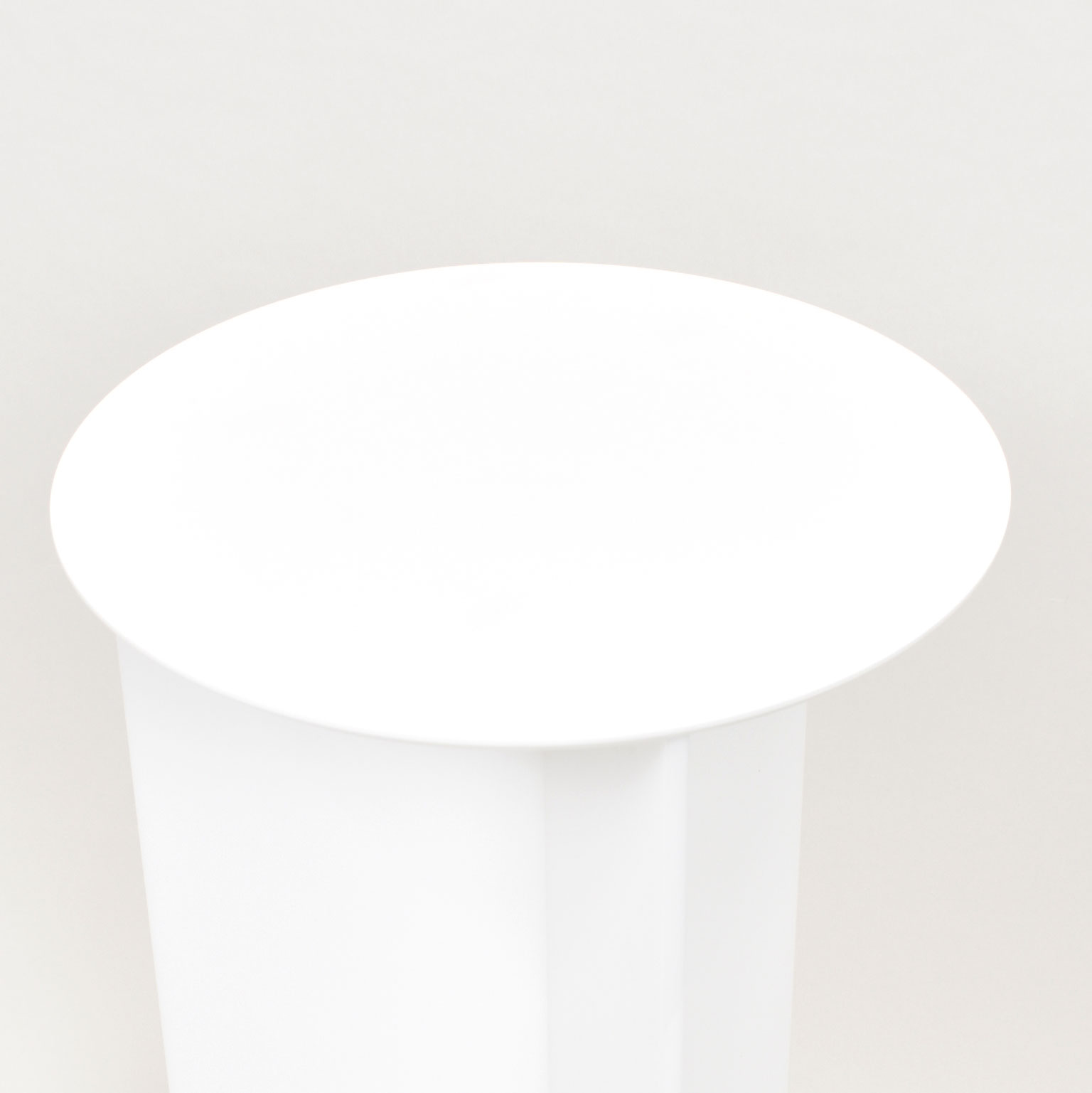 AIR FRAME（エアフレーム）TETRA サイドテーブル ホワイト [取寄せ商品