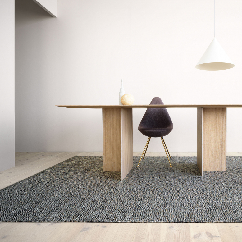 【極美品】 MIHO イタリア製 花鳥柄 ラグマット 201.5×137cm 極美品】 MIHO イタリア製 花鳥柄 ラグマット 201.5×137cm - メルカリ