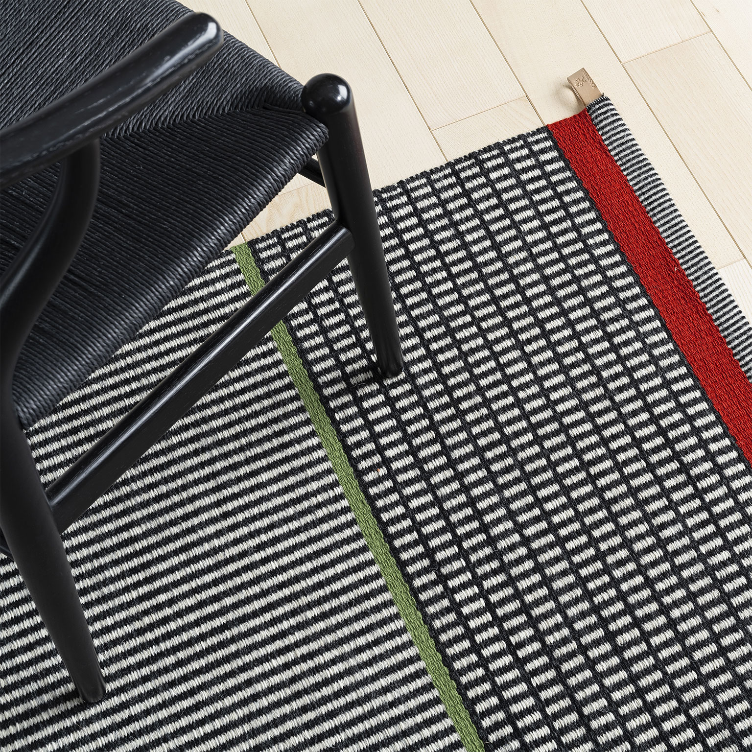 KASTHALL｜デザインと技術が織りなす高級ラグ | LIVING MOTIF