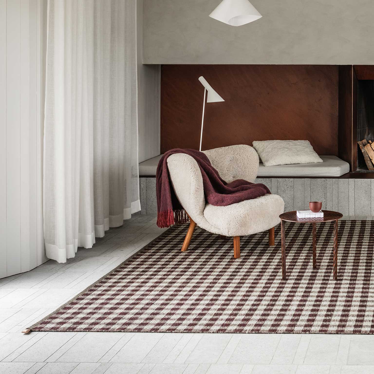 KASTHALL｜デザインと技術が織りなす高級ラグ | LIVING MOTIF