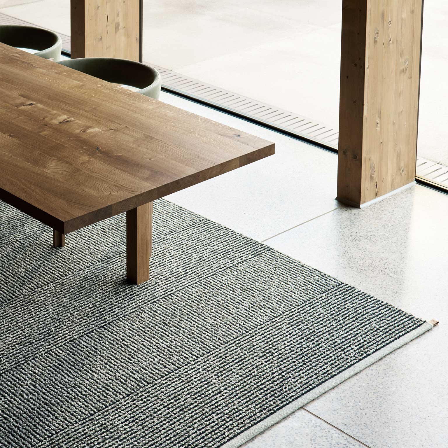 【極美品】 MIHO イタリア製 花・鳥柄 ラグマット 201.5×137cm ナカ貿易株式会社 / Naka Trading Co., Ltd. / 和風柄 開花