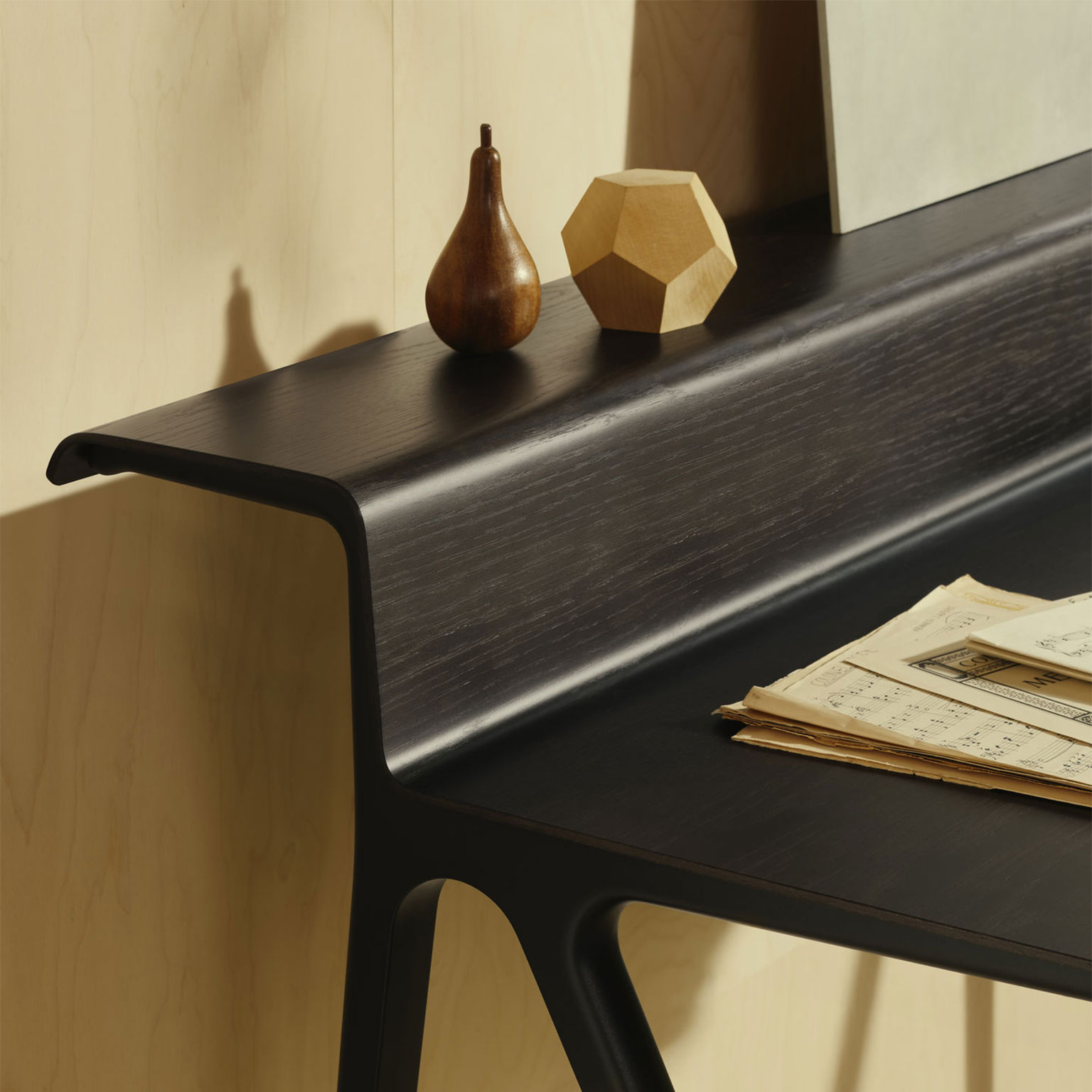 Vitra（ヴィトラ）Courier デスク ダークオークトップ / ディープ