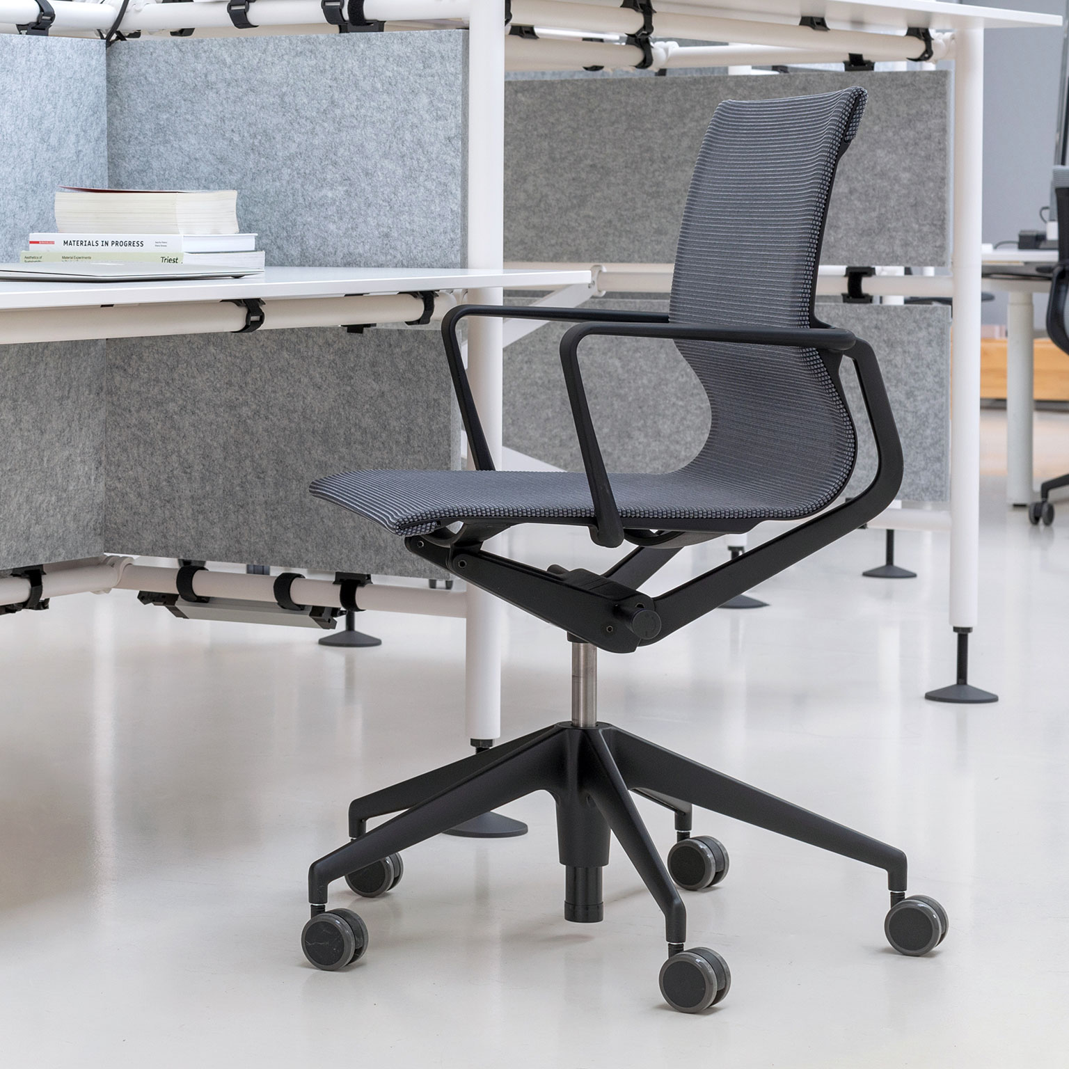 Vitra（ヴィトラ）Physix ブラックパール/ディープブラックフレーム