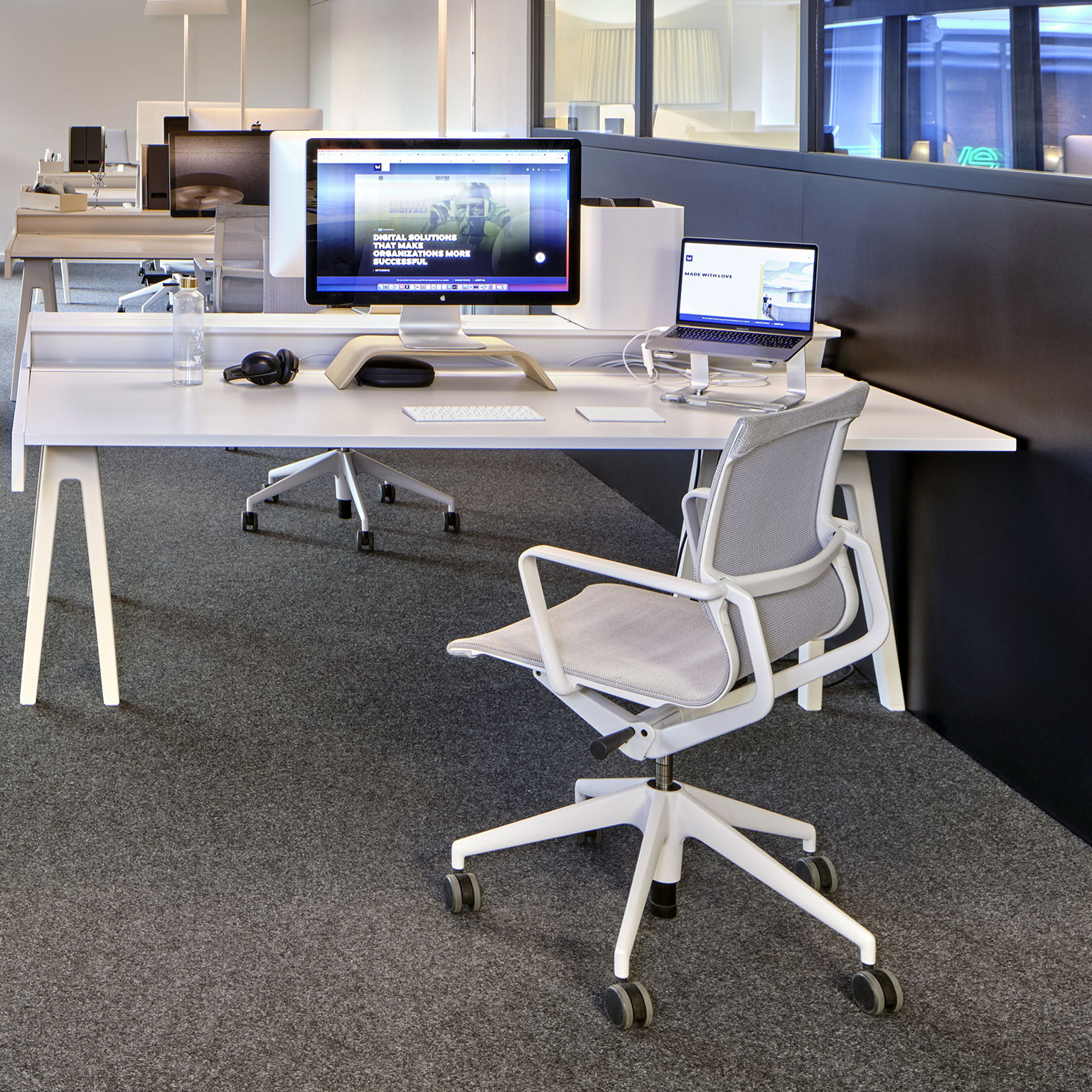 Vitra（ヴィトラ）Physix シルバー/ソフトグレーフレーム [取寄せ商品