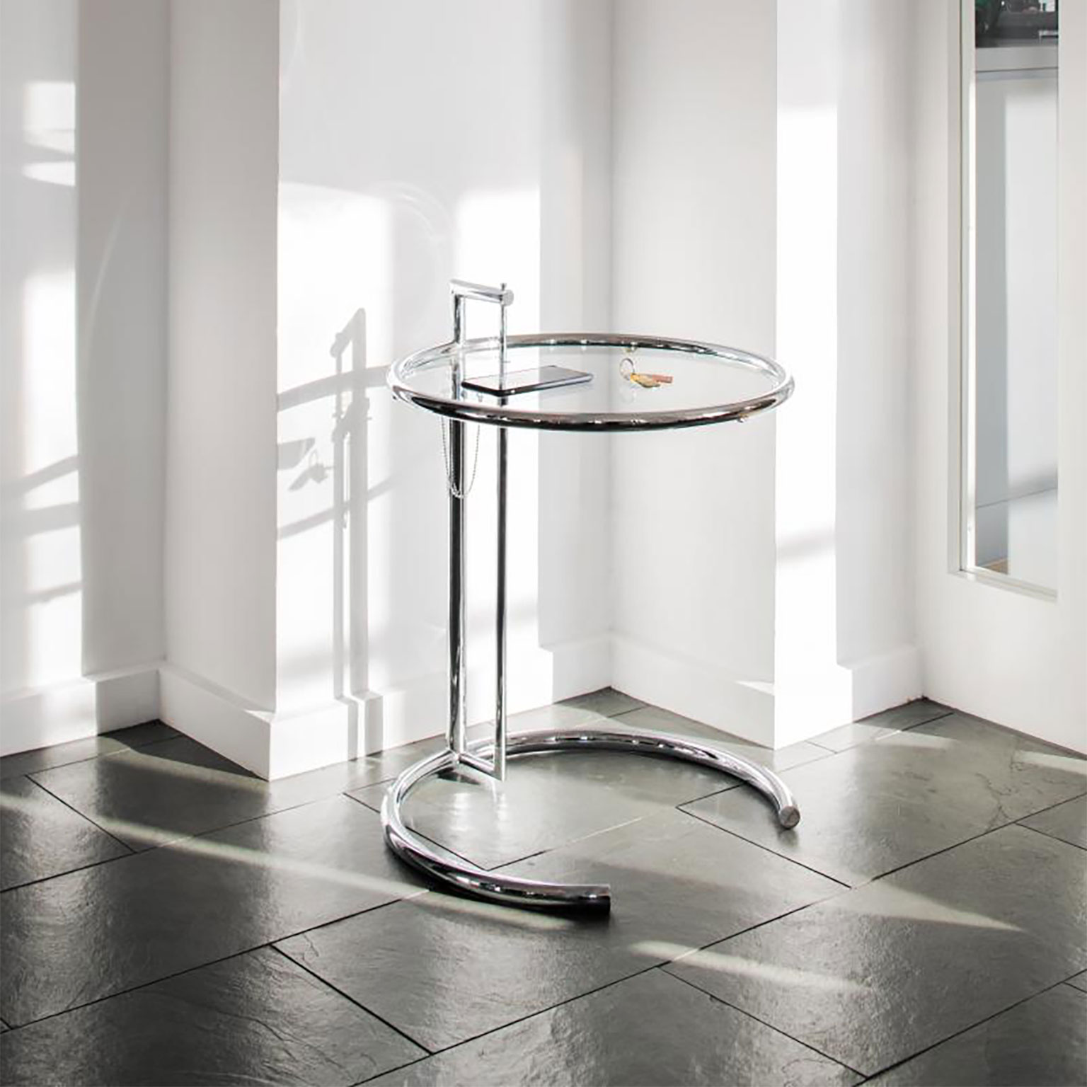 ClassiCon（クラシコン）アジャスタブルテーブル E1027 クローム仕上