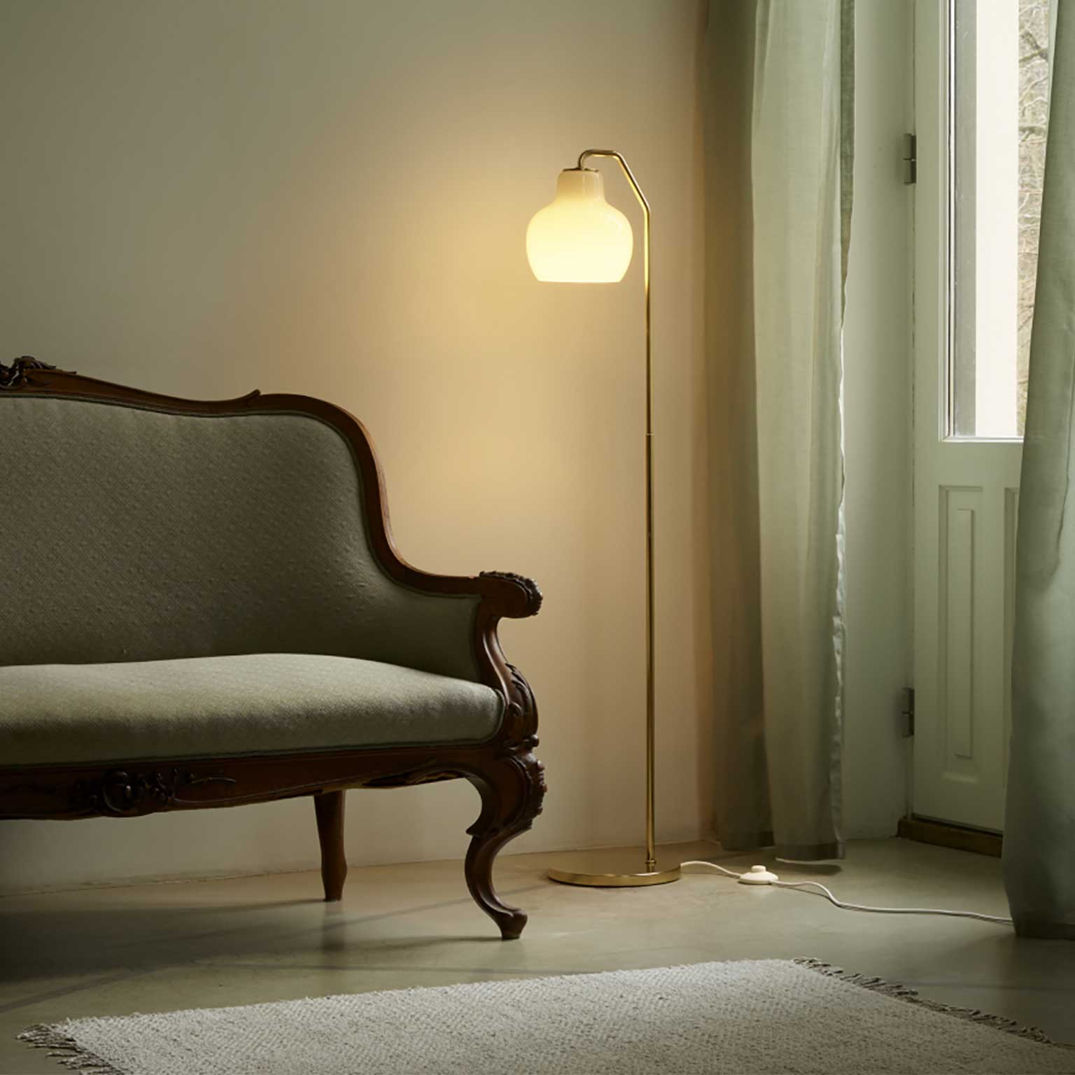 Louis Poulsen（ルイスポールセン）VL リングクラウン フロアランプ