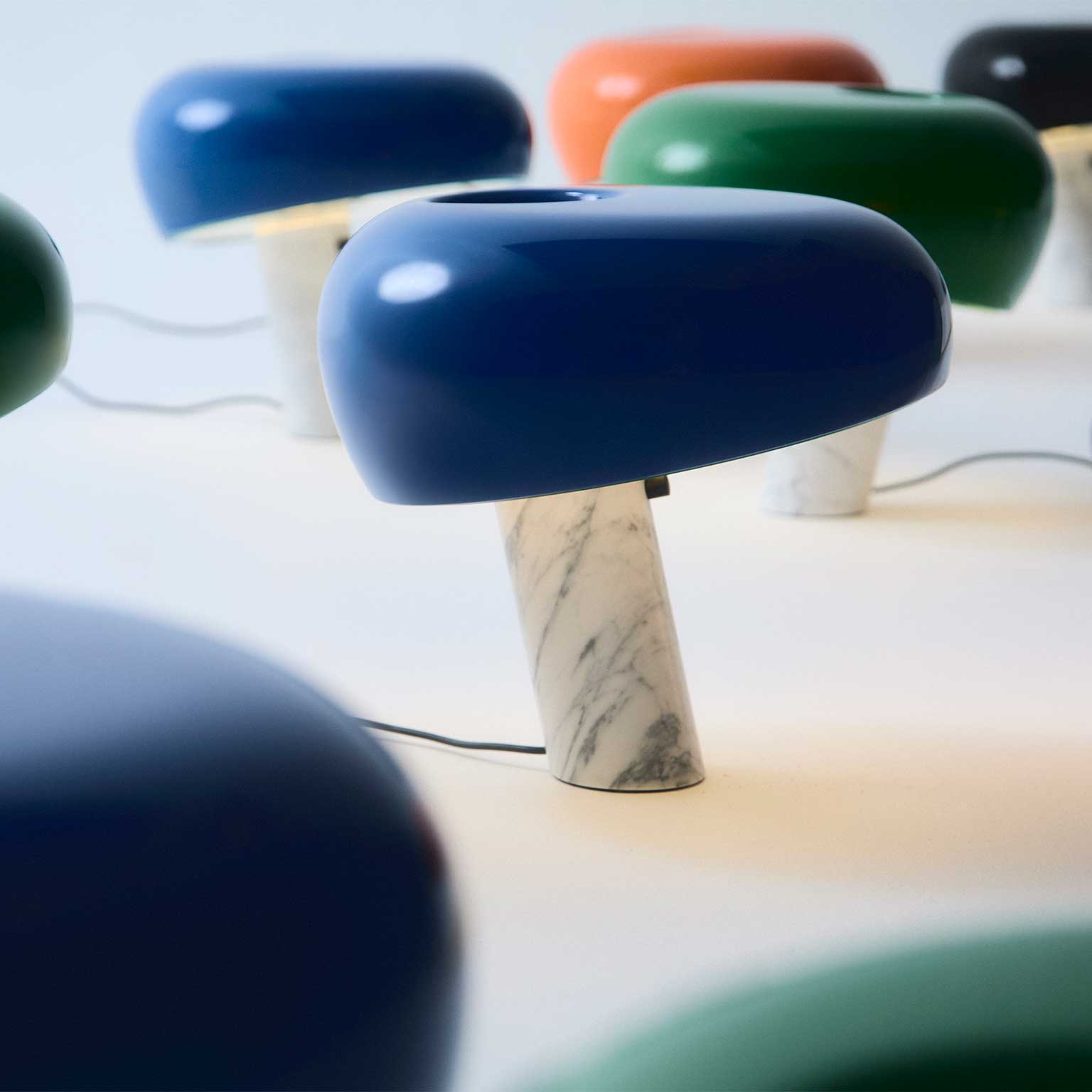 FLOS（フロス）SNOOPY テーブルランプ ネイビーブルー [取り寄せ商品