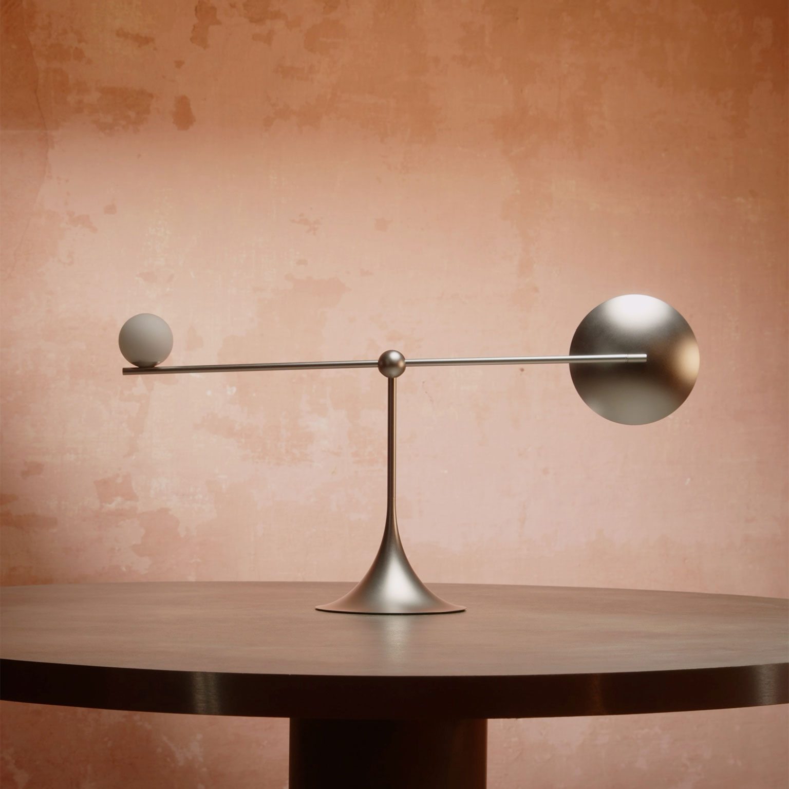 Lumio（ルミオ）Ovo テーブルライト マットシルバー［取寄せ商品