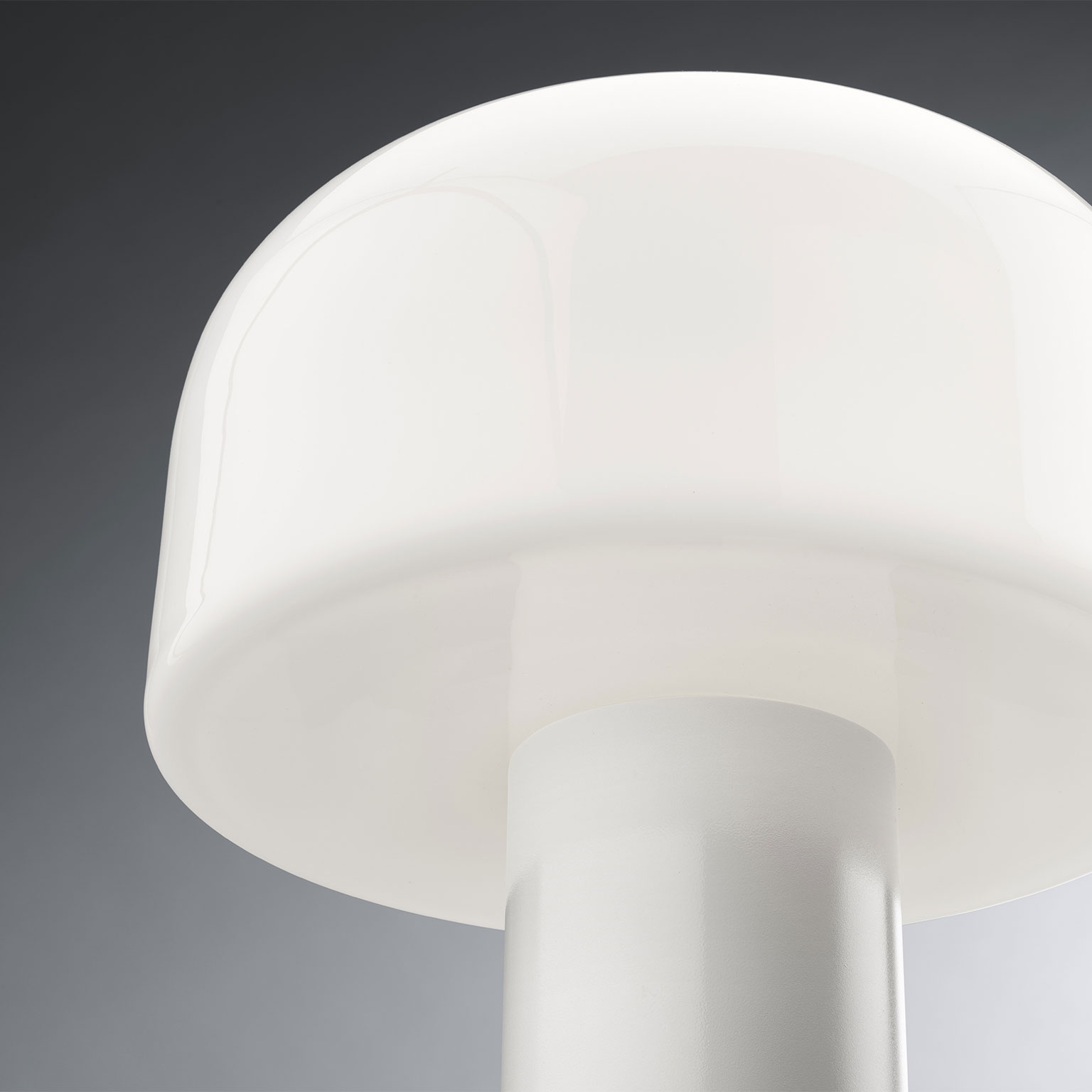 FLOS（フロス）Bellhop Glass T テーブルランプ White［取寄せ商品