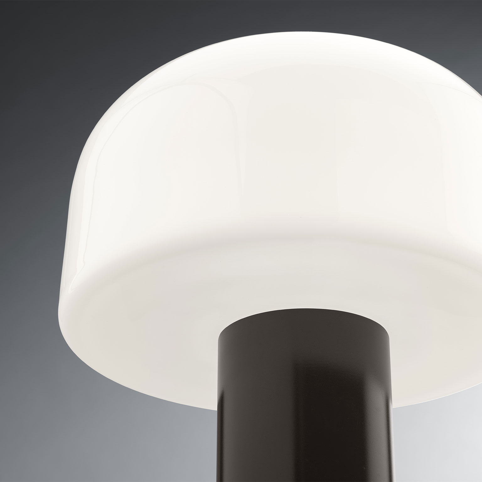 FLOS（フロス）Bellhop Glass T テーブルランプ Choko［取寄せ商品