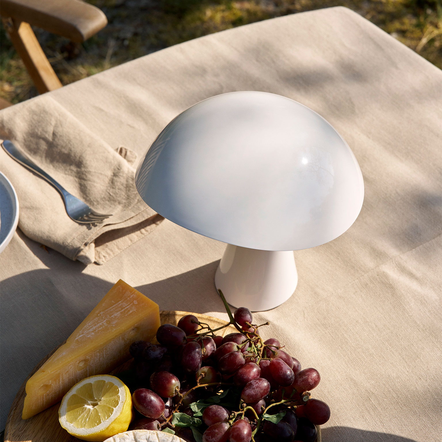 Louis Poulsen（ルイスポールセン）Rumee 220 ポータブル Cloud white 