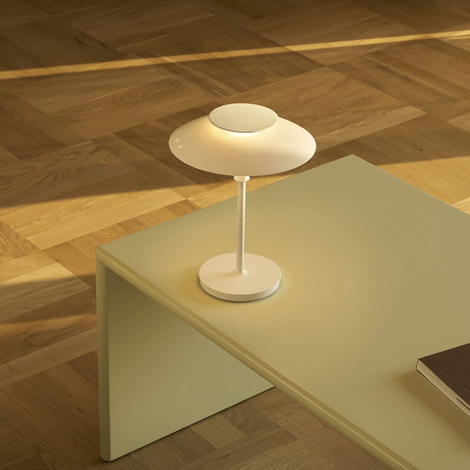 Louis Poulsen（ルイスポールセン）PH80 ポータブル ホワイト | LIVING
