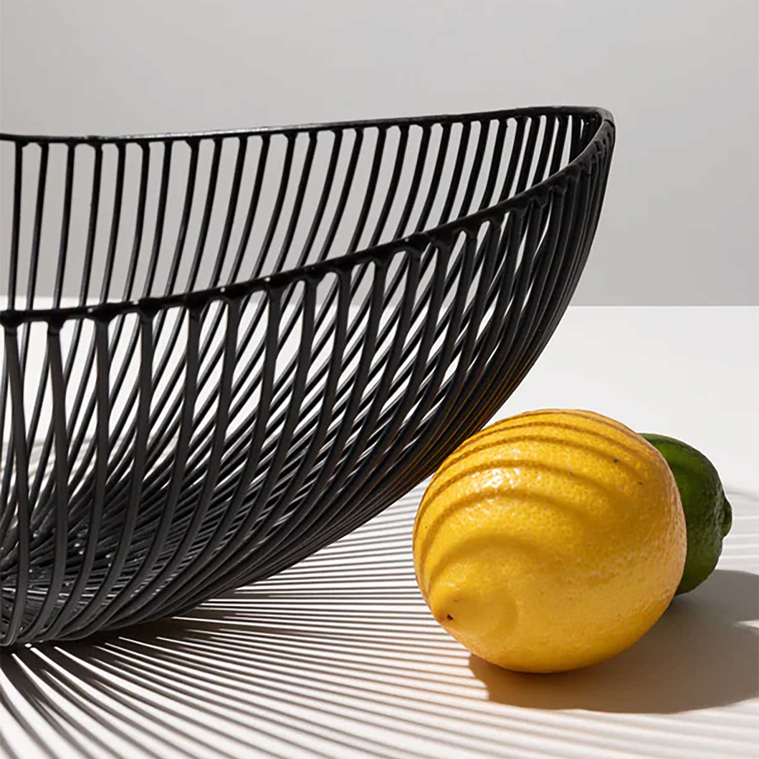 SERAX（セラックス）Meo オーバルプレート ブラック | LIVING MOTIF