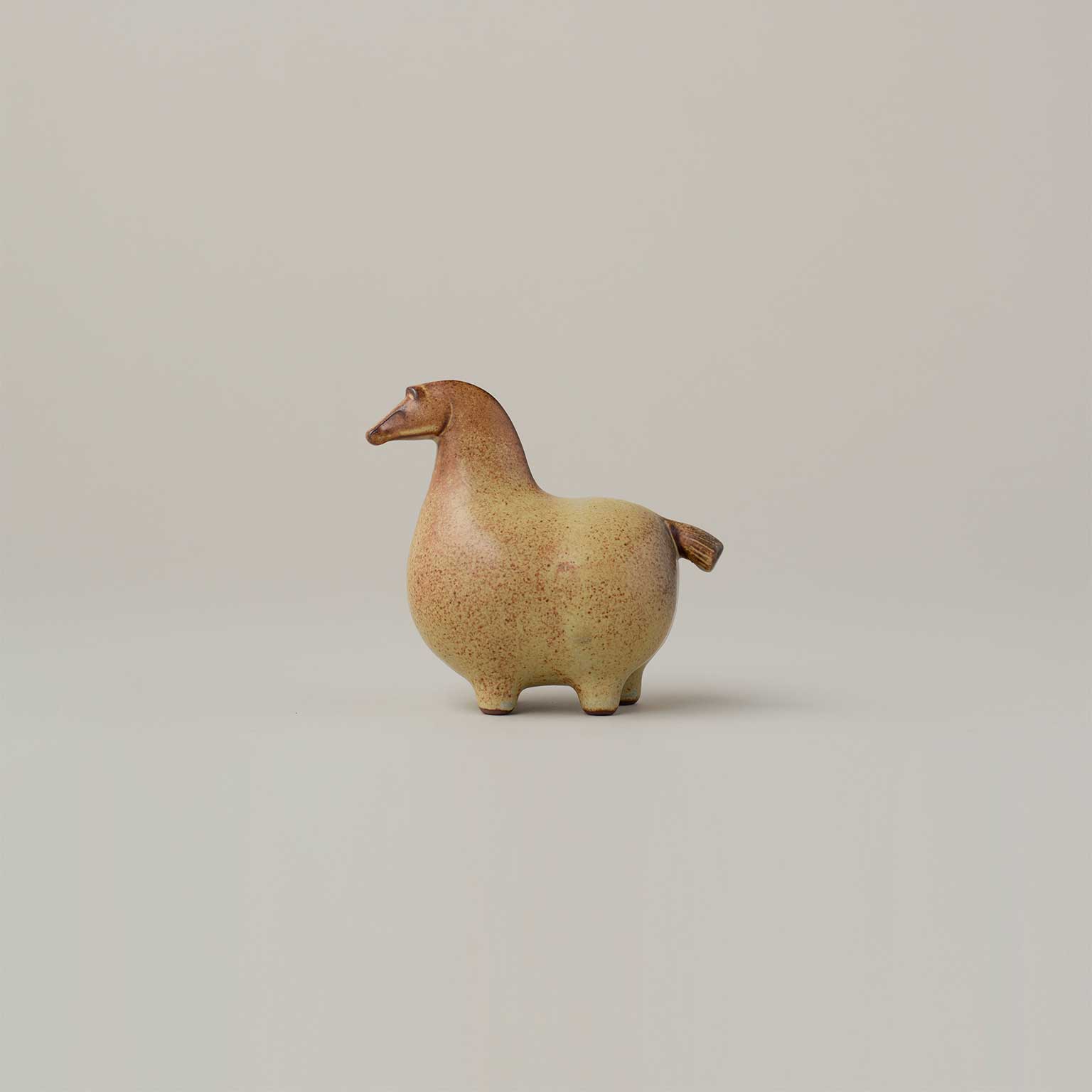 2匹のシマリス陶器オブジェ⑧ kashiwa（カシワ）オブジェ A horse D2［販売期間：9/11～10/13