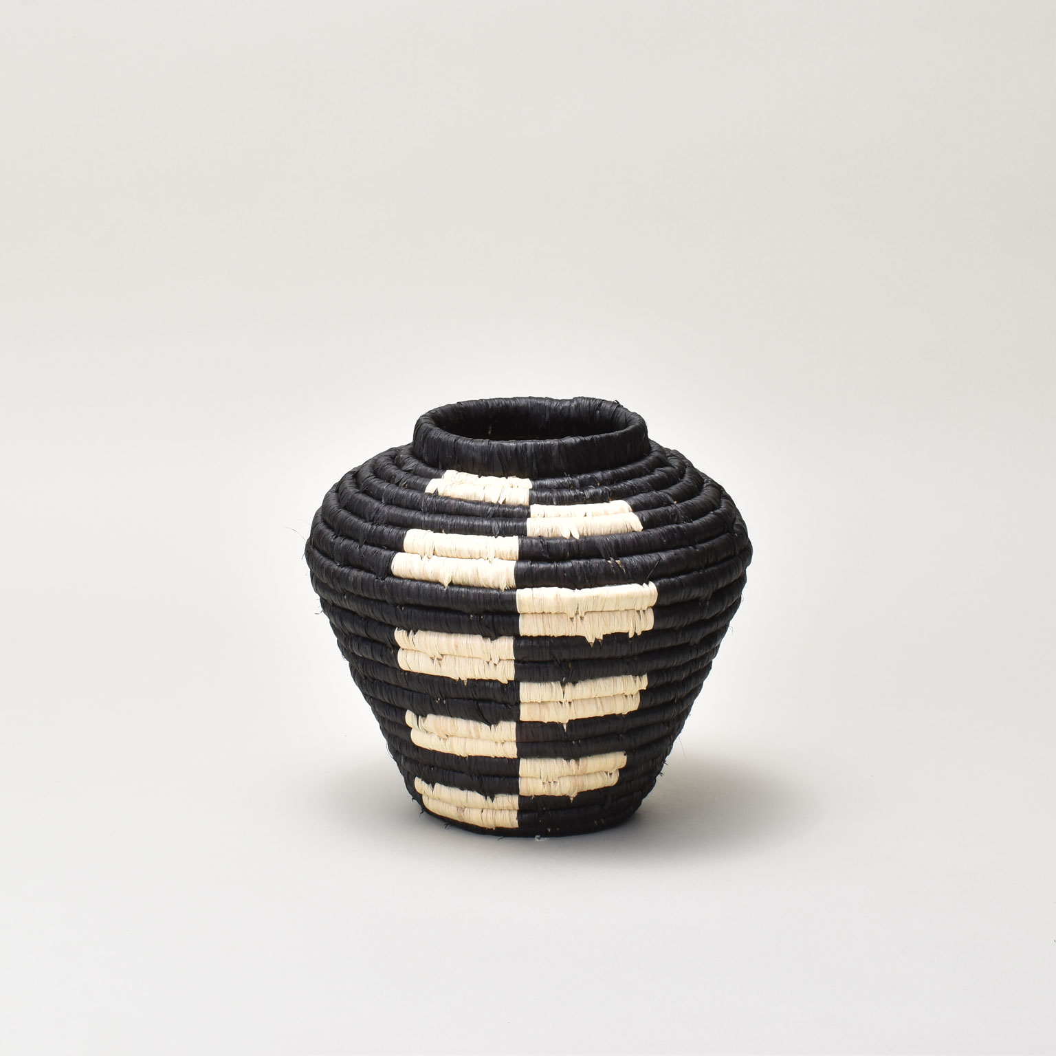KAZI（カズィ）Modern Vessel バスケット | LIVING MOTIF｜家具