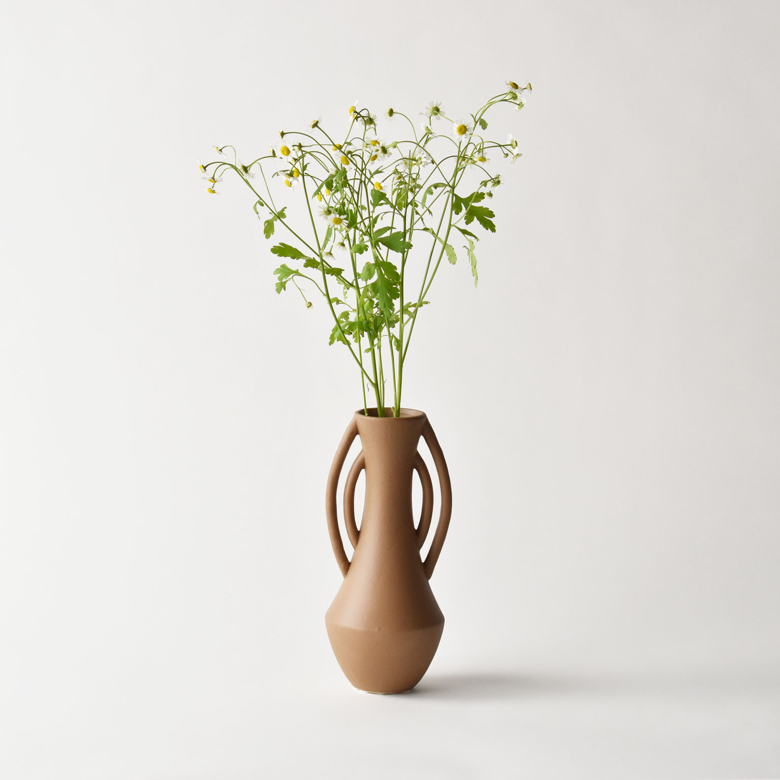 Kersten（ケアステン）フラワーベース キャメル M | LIVING MOTIF