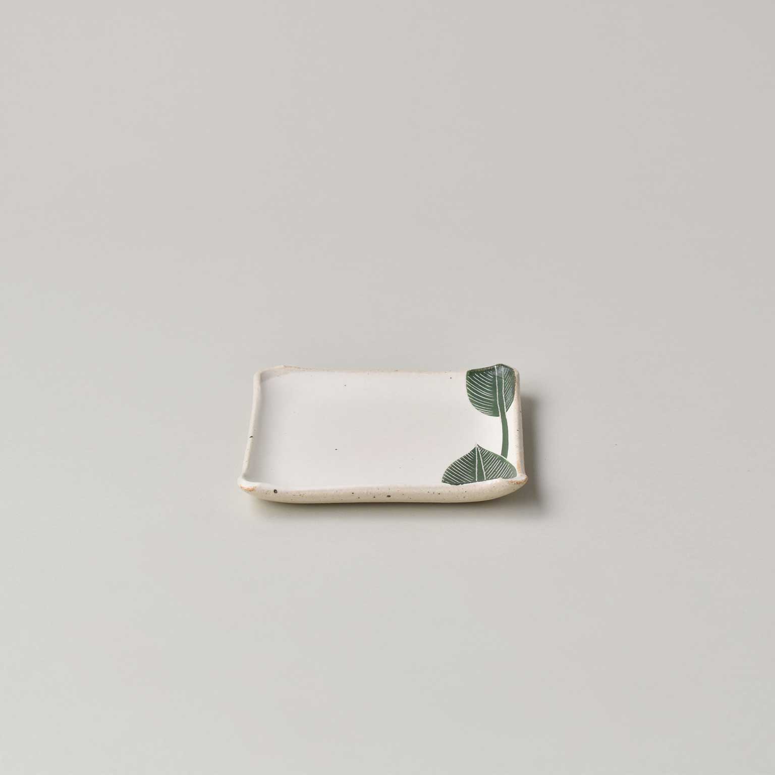 大谷 桃子（オオタニモモコ）バナナの葉角皿 M［販売期間：9/19