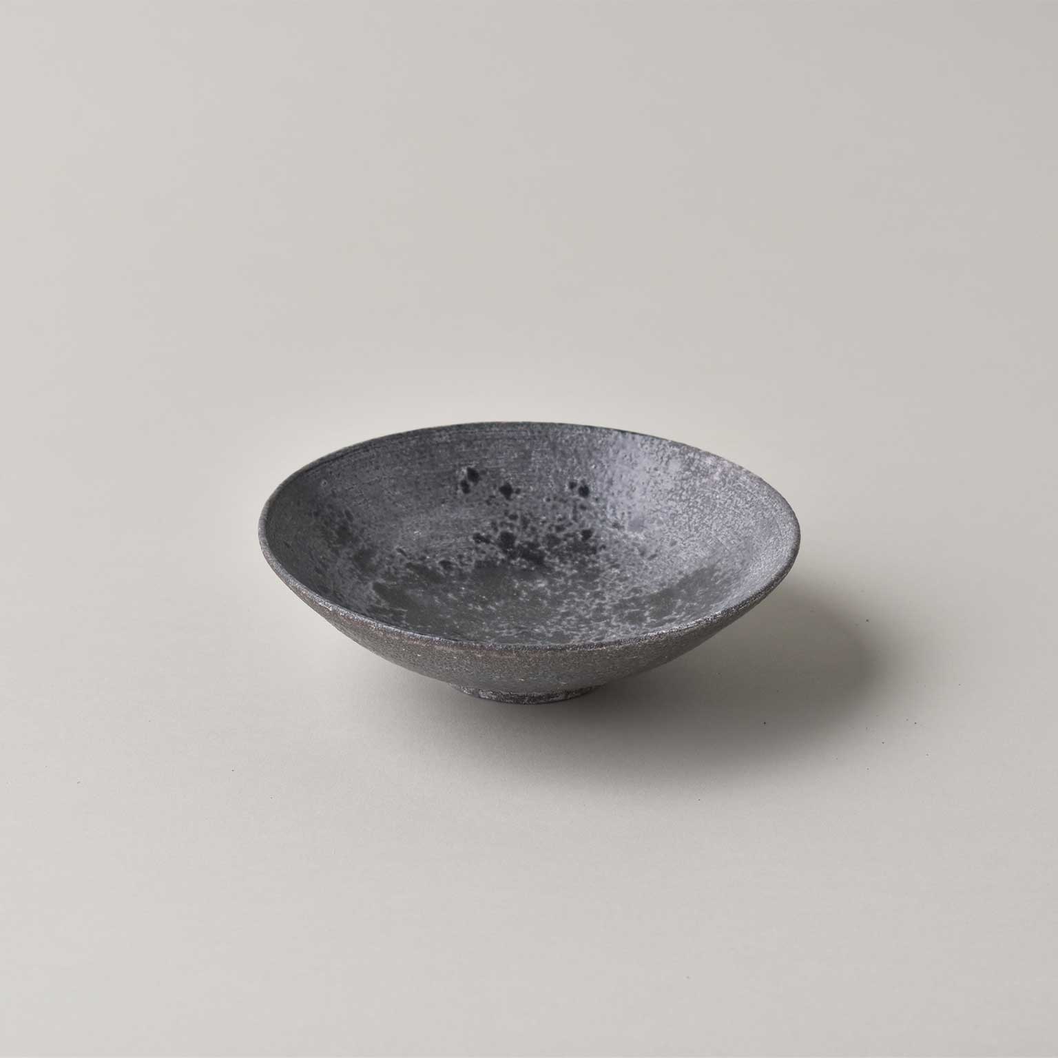 野口悦士（ノグチエツジ）灰白黒 6寸リム平皿［販売期間：9/19