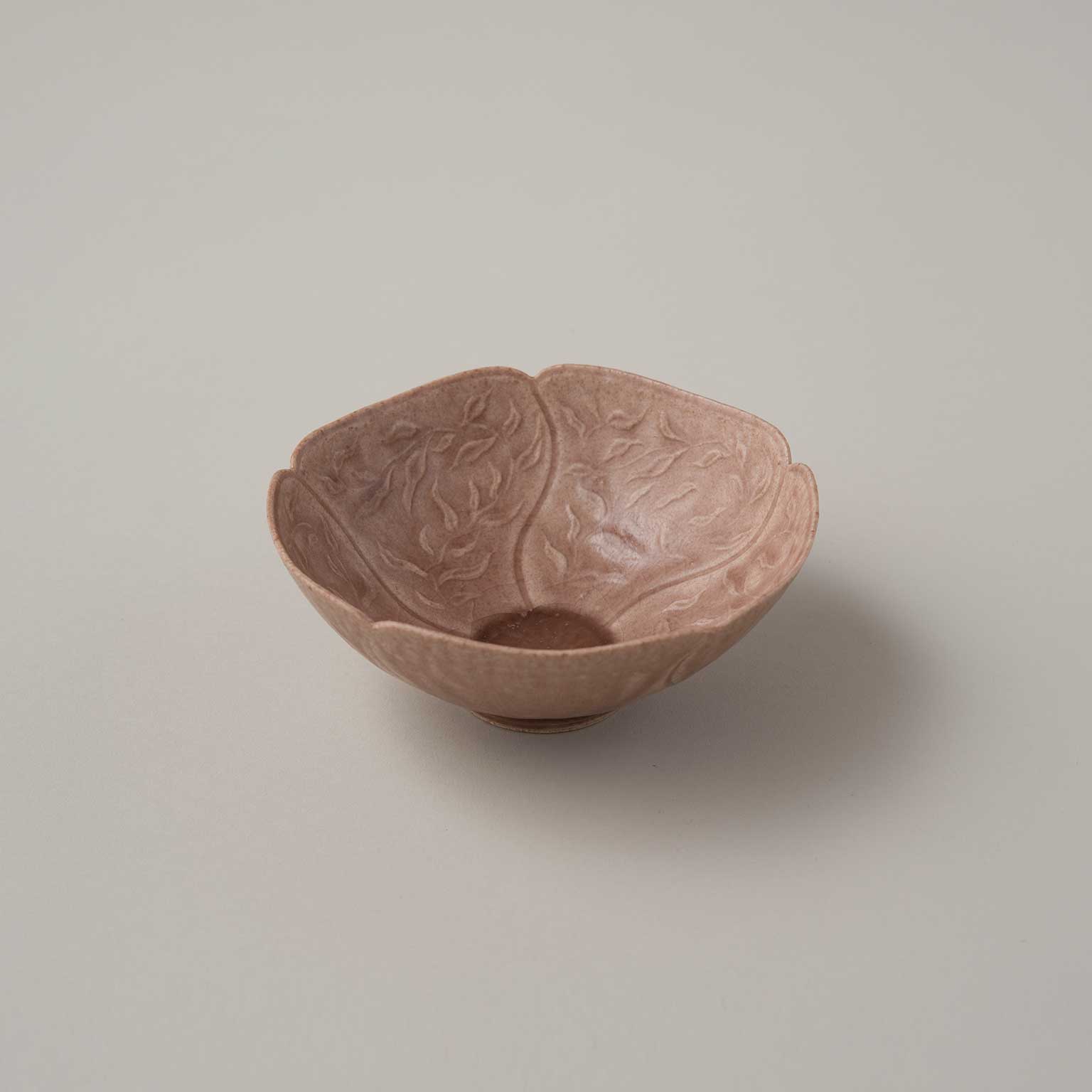 鈎一馬（マガリカズマ）紅瓷印花唐草文碗［販売期間：9/11～10/13