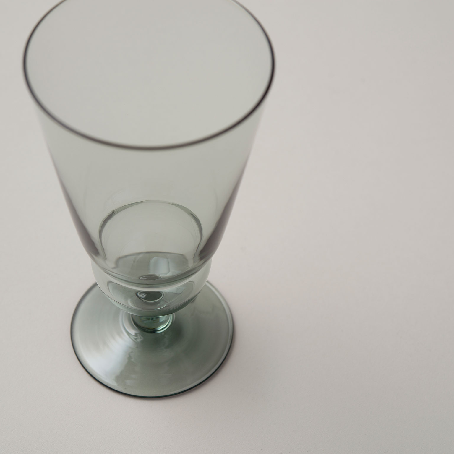 ワダ コーへー（Kohe Wada）stepdown glass グレー［販売期間：9/11