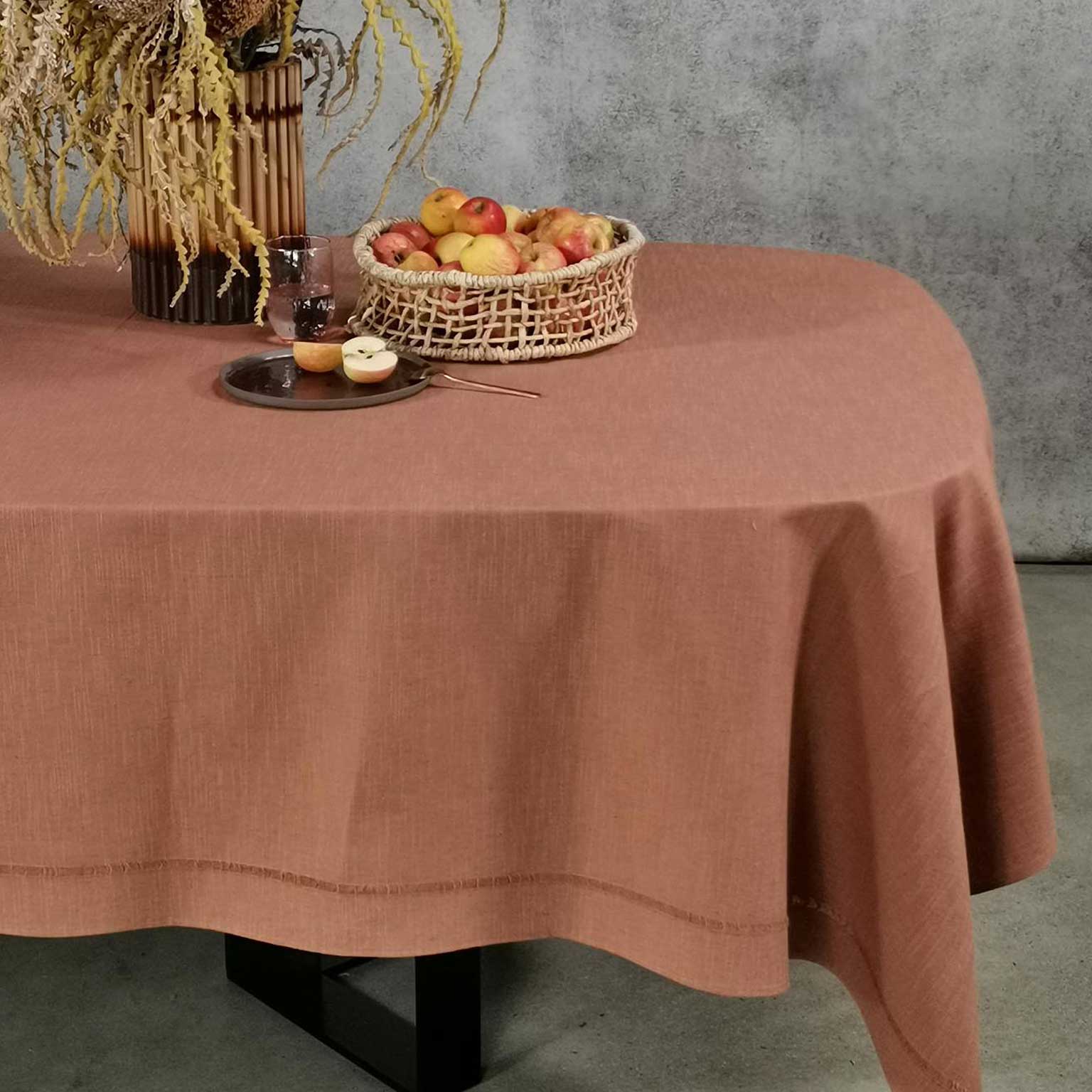 LISSOY（リソワ）Rilievo テーブルクロス シナモン | LIVING MOTIF