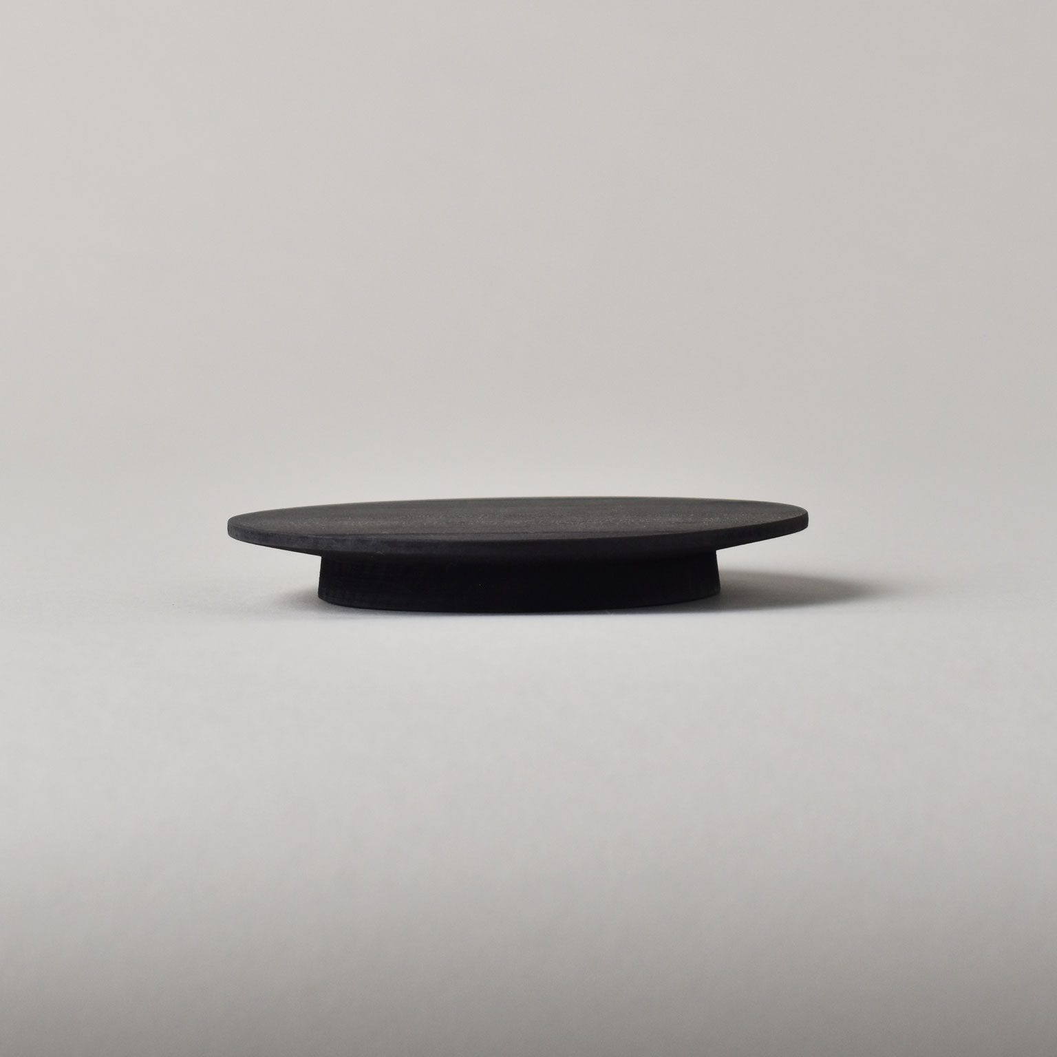 南景製陶園（ナンケイセイトウエン）平茶托 墨 | LIVING MOTIF｜家具