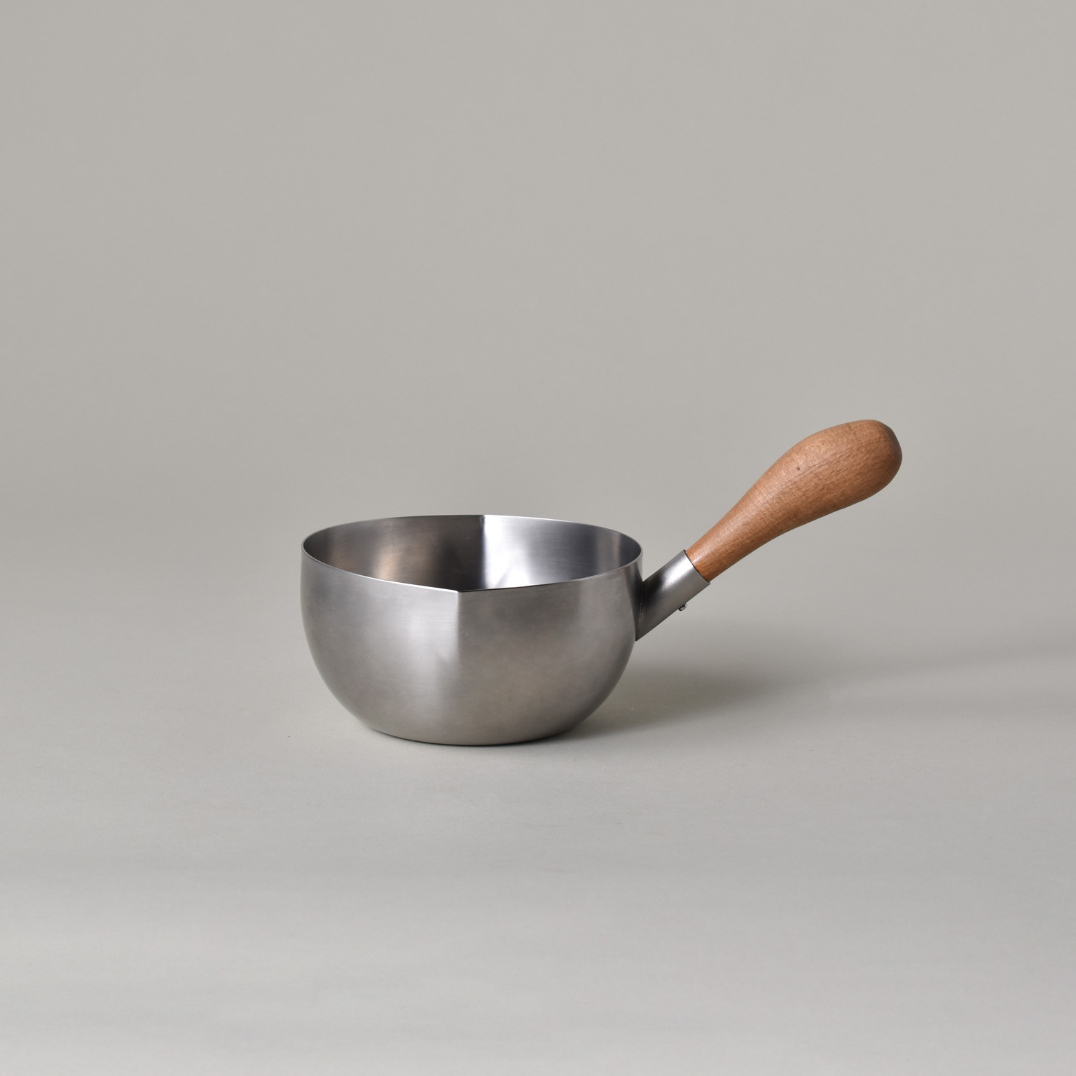 【人気商品】工房アイザワ 両口付 ミルクパン 13cm 1902 楽天市場】工房アイザワ 両口付ミルクパン 木柄 13cm /片手鍋 行