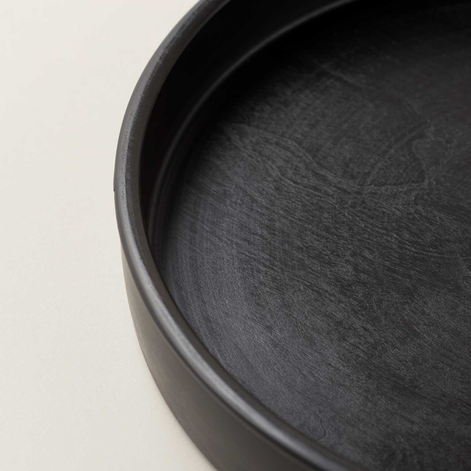 豊田 豪史（トヨダ ゴウシ）丸盆 ブラック［販売期間：9/11～10/13