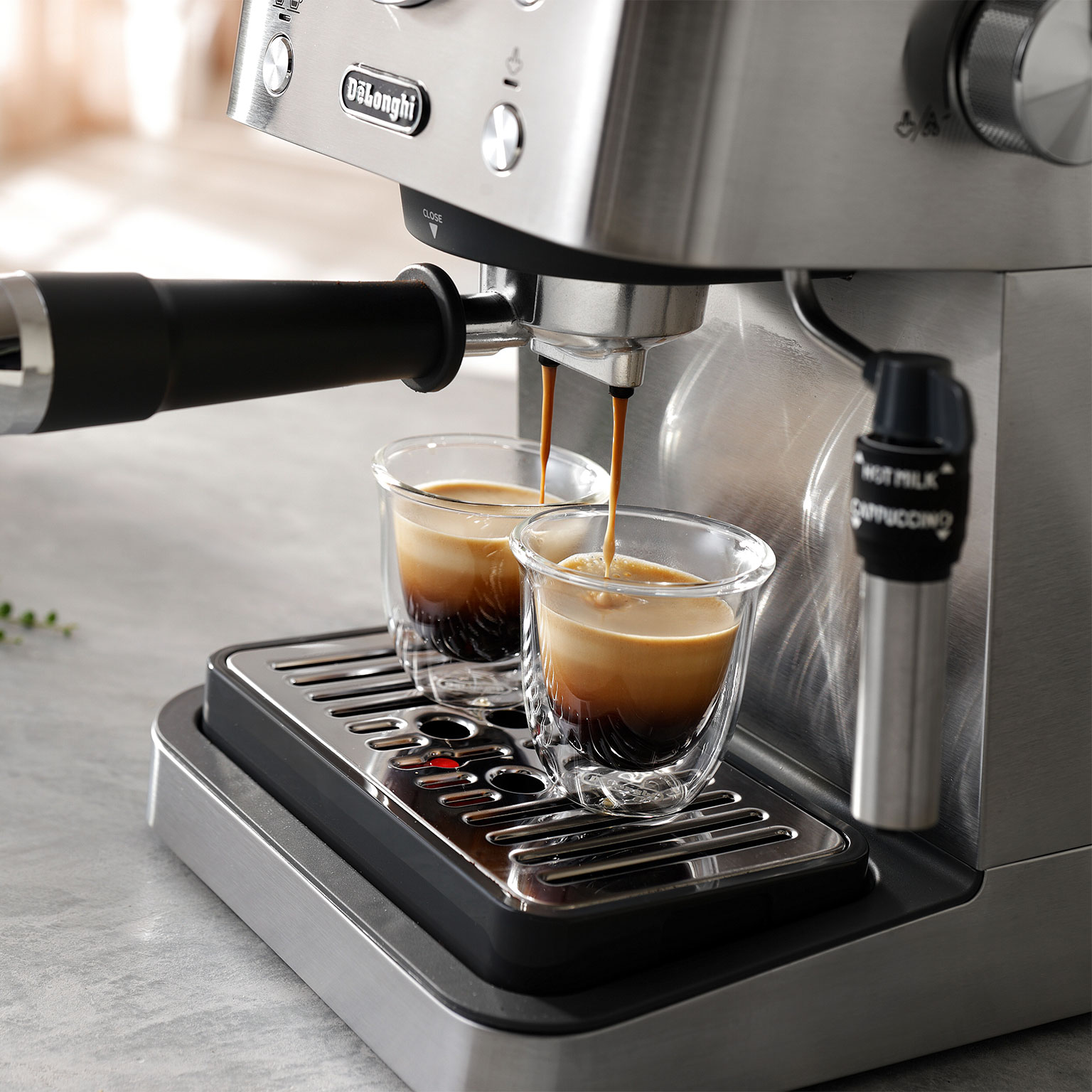 DÉLonghi エスプレッソマシン シルバー DeLonghi（デロンギ）クラシック エスプレッソ・カプチーノメーカー