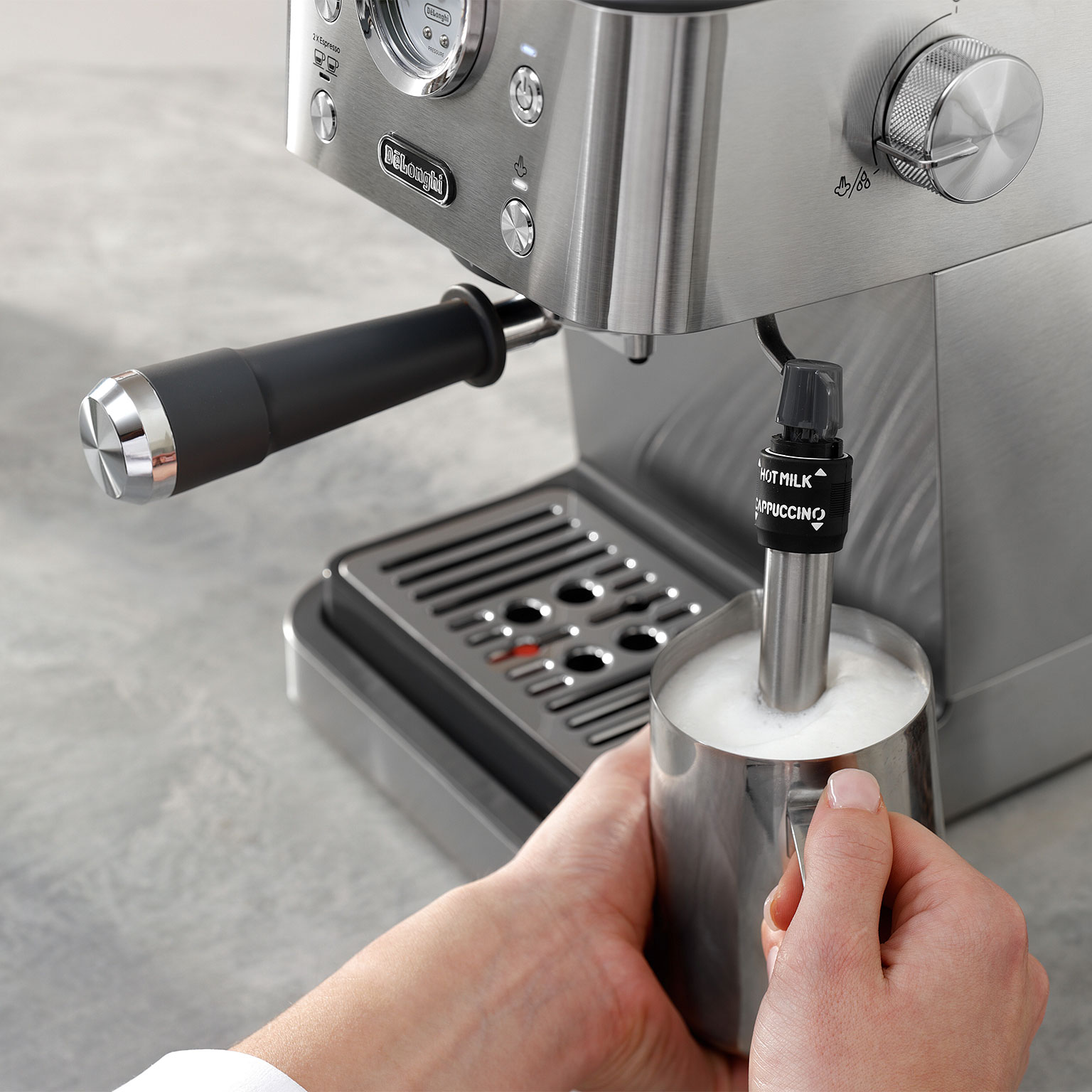 DeLonghi（デロンギ）クラシック エスプレッソ・カプチーノメーカー