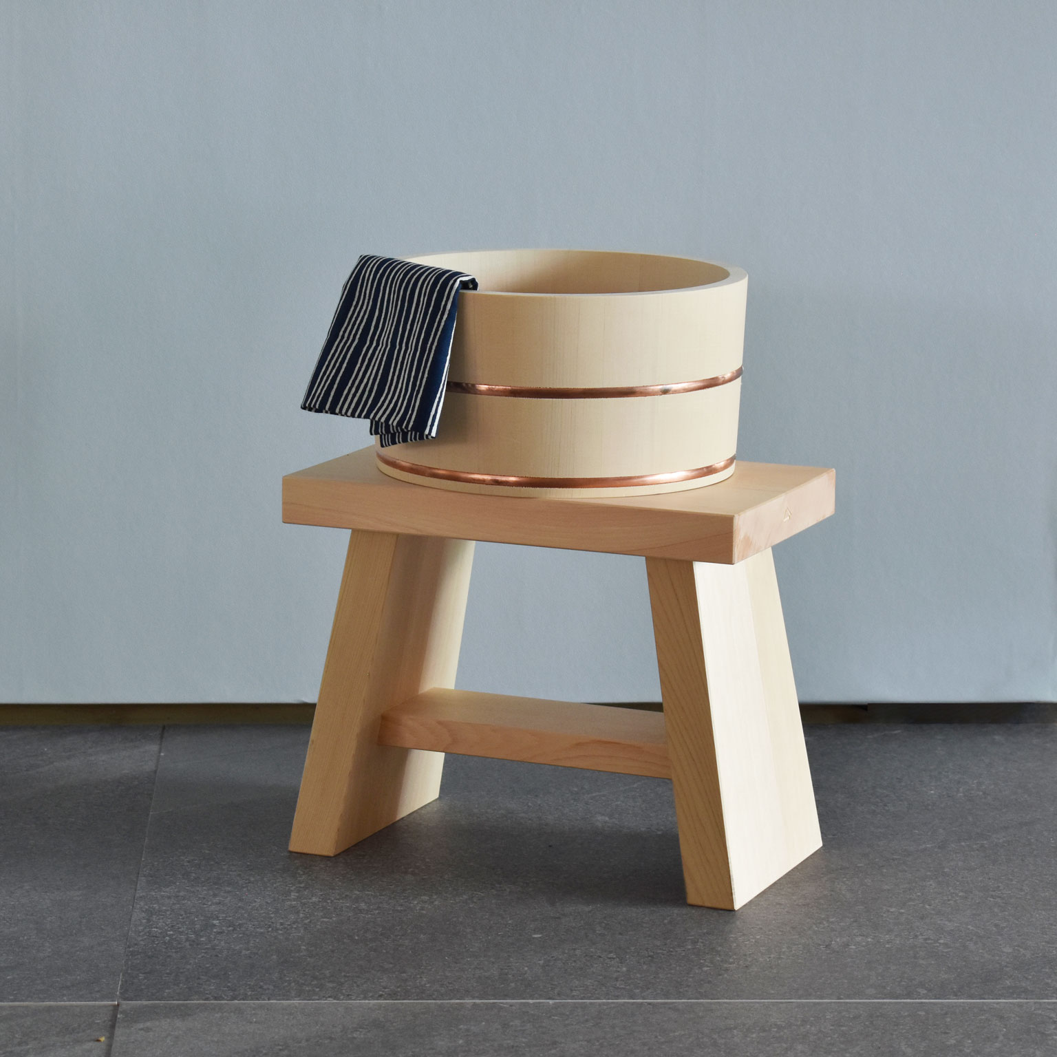 東屋（アヅマヤ）風呂椅子 | LIVING MOTIF｜家具・インテリアセレクト