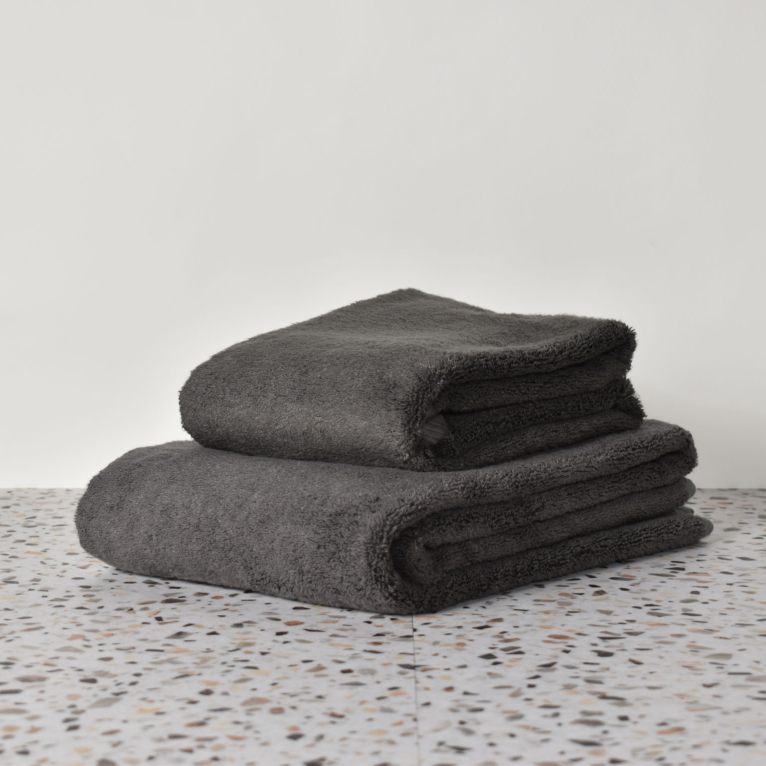 バスタオルセット ホワイト グレー ダークグレー hamam（ハマム）Glam バスタオル ダークグレー | LIVING MOTIF｜家具