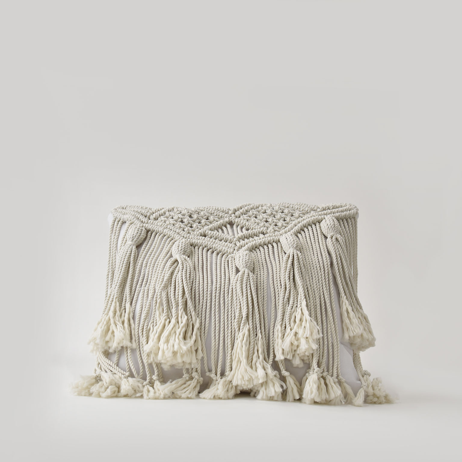 V&V macrame（ブイアンドブイマクラーメ）Macrame クッション | LIVING