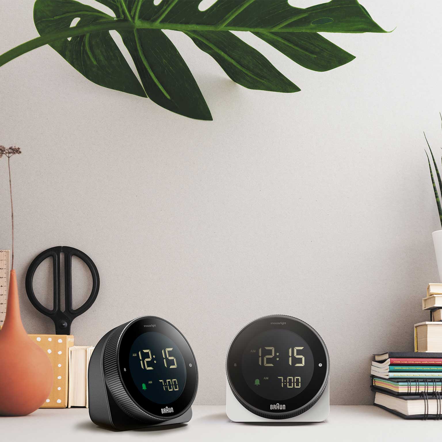 BRAUN（ブラウン）BC24 デジタルアラームクロック ブラック | LIVING