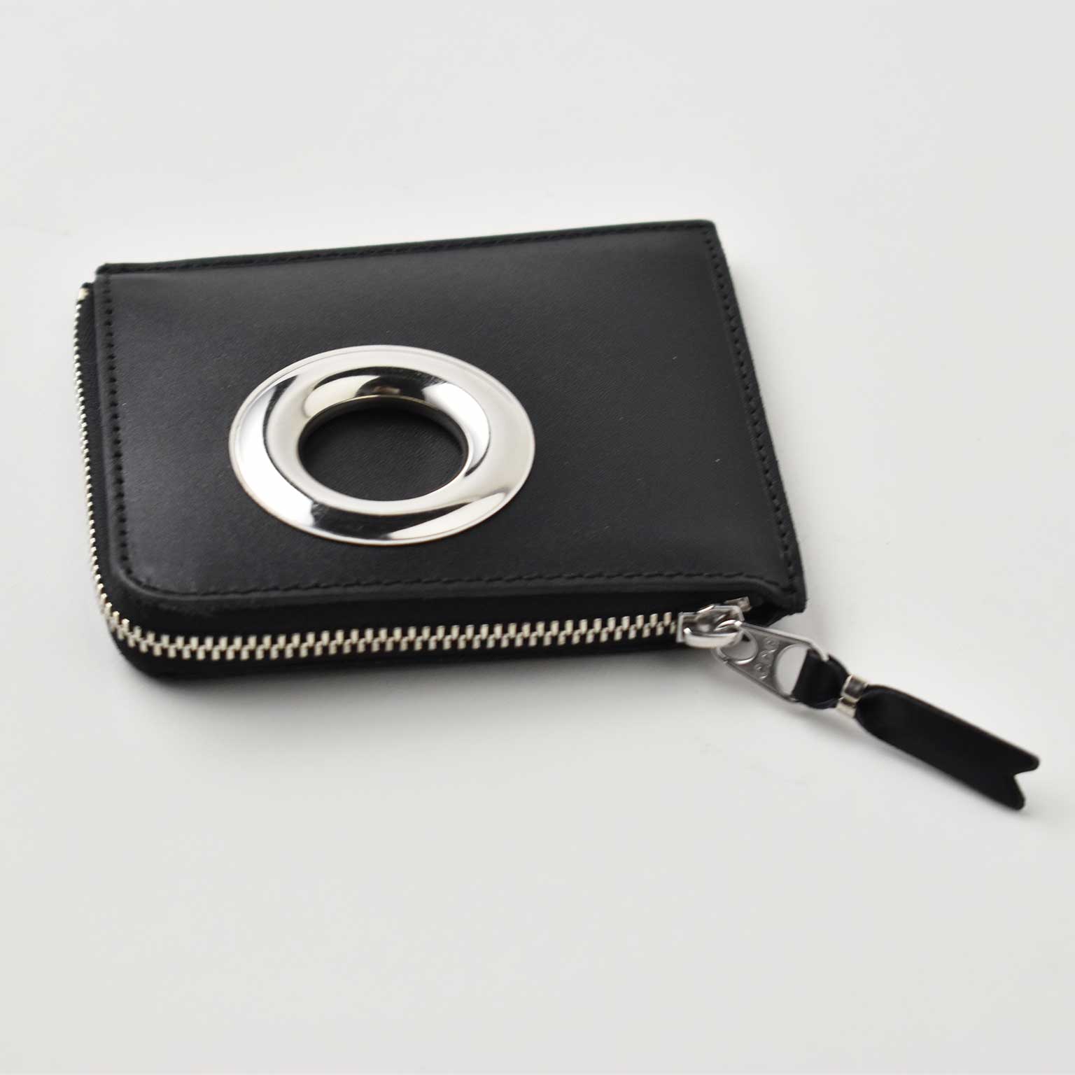 COMME des GARCONS（コム デ ギャルソン）SILVER EYELET L字型ZIP財布
