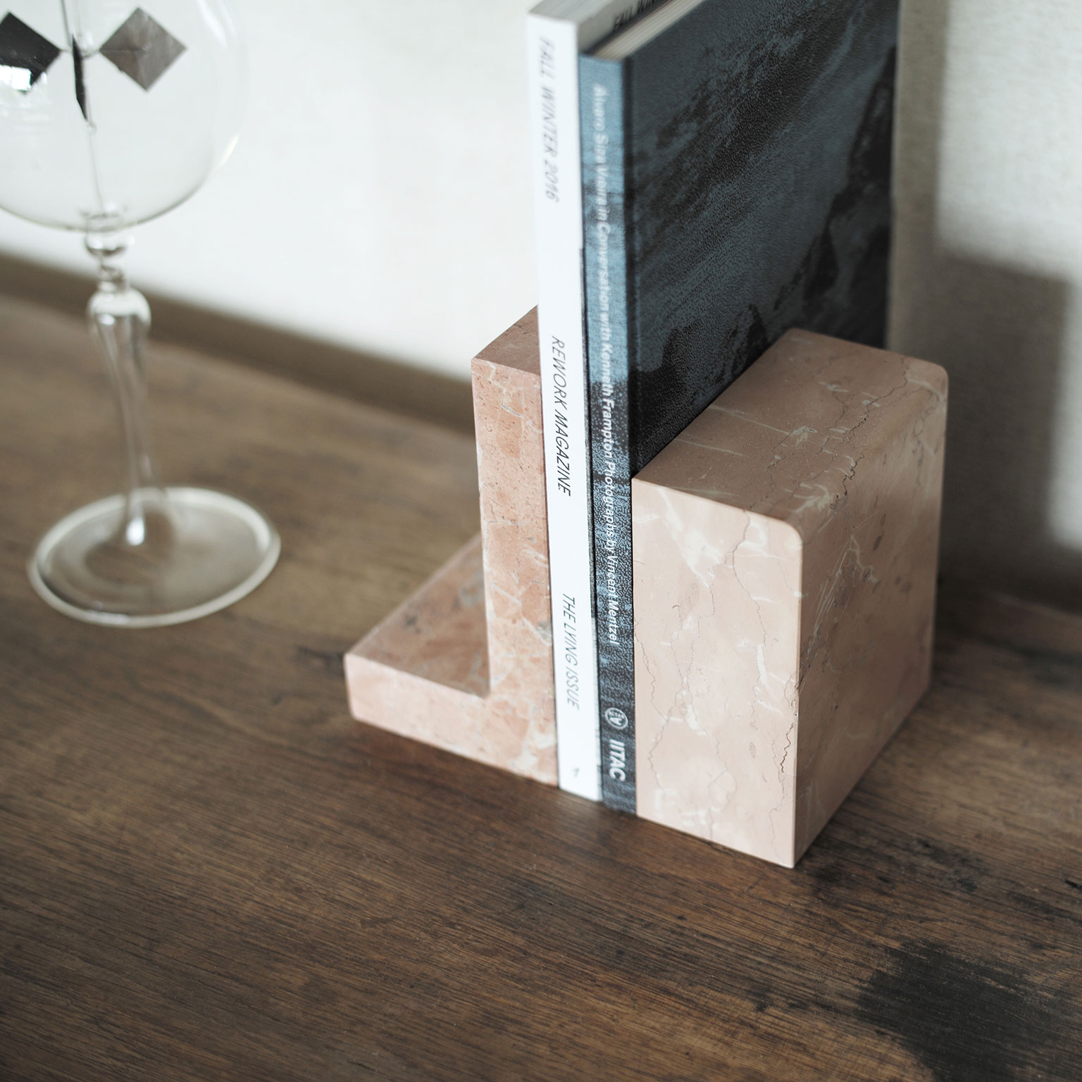ISHIZO(イシゾウ)L型ブックエンド ブラック | LIVING MOTIF ISHIZO(イシゾウ)L型ブックエンド ブラック | LIVING MOTIF