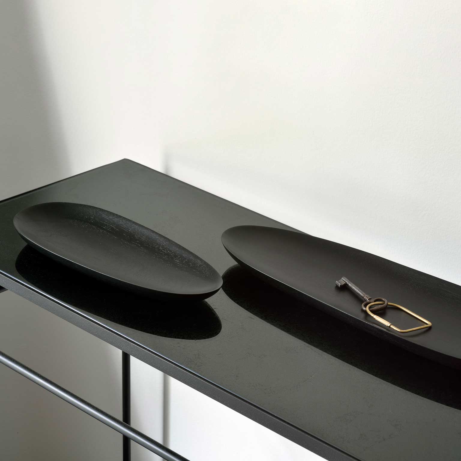 ハンドメイド　木彫り大型オーバルトレイ 再販]クルミの木彫りトレイ(楕円) | iichi 日々の暮らしを