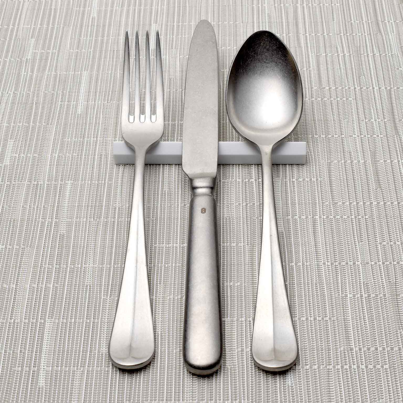 AIR FRAME（エアフレーム）LONG HOUSE カトラリーレスト | LIVING