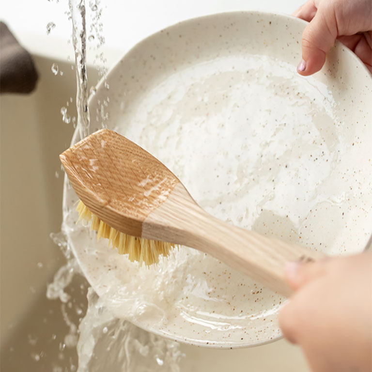 HUMDAKIN（ハムダキン）ディッシュブラシ | LIVING MOTIF｜家具