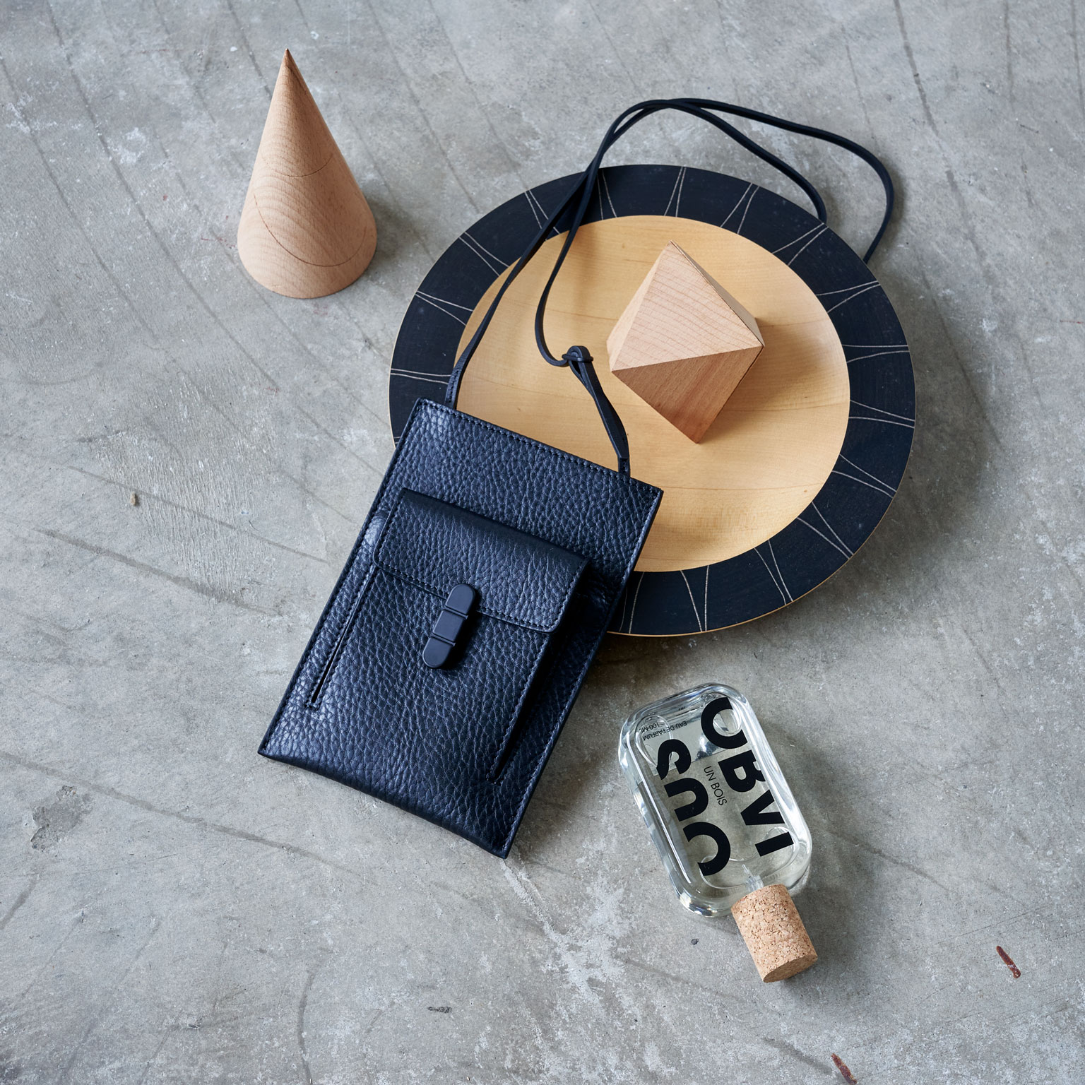 TOMOE（トモエ）マルチサコッシュ | LIVING MOTIF｜家具・インテリア