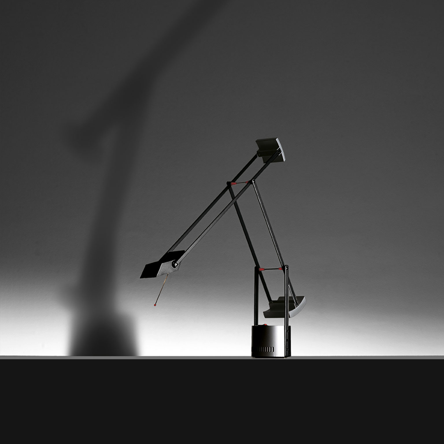 artemide-tizio-table-micro-1.